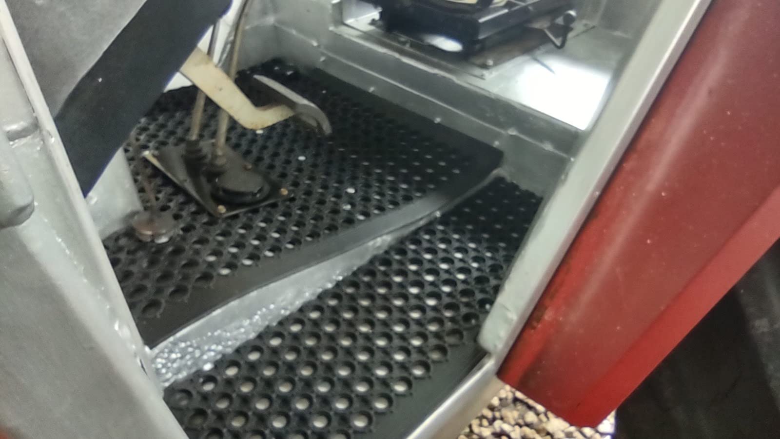 ROVSUN Rubber Floor Mat with Holes, Anti-Fatigue/Non-Slip Drainage Mat, for Industrial Kitchen Restaurant Bar Bathroom Utility Garage Pool Entry Door Mat, Indoor (36'' x 60'' Black 1Pcs) customer photo 2