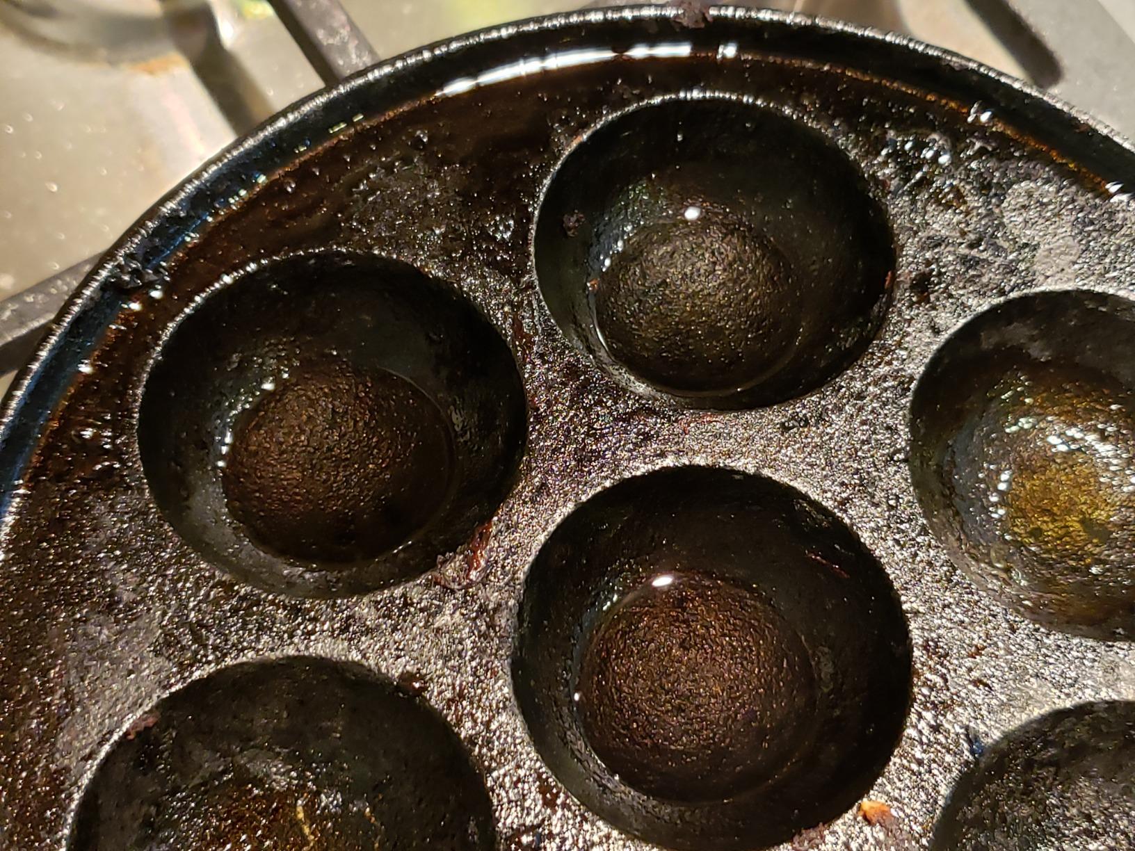 Upstreet Cast Iron Aebleskiver Pan Ideal for Mini Pancake Mold, Cake Pop Pan, and Takoyaki Maker for Danish Stuffed customer photo 2