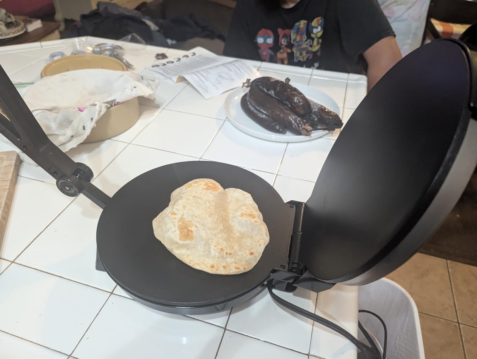 MasterChef Electric Tortilla Maker - Homemade Flatbread, Pitas, Bread, Tortillas - Heavy Duty, Non-stick Cooker with Adjustable Temperature Control customer photo 1