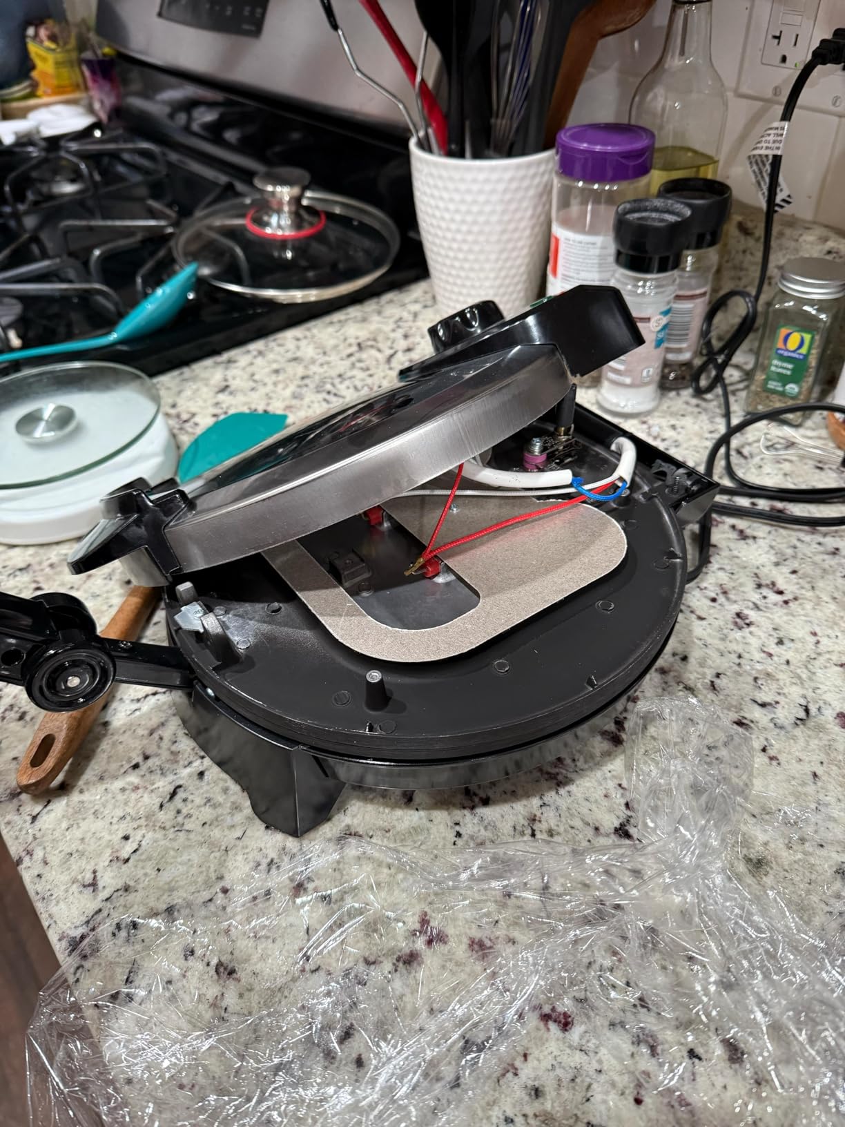 MasterChef Electric Tortilla Maker- Homemade Flatbread, Pitas, Bread, Tortillas- Heavy Duty, Non-stick Cooker is Easier than Tortilla Press, Adjustable Temperature Control and Uniform Baking, Gift customer photo 2