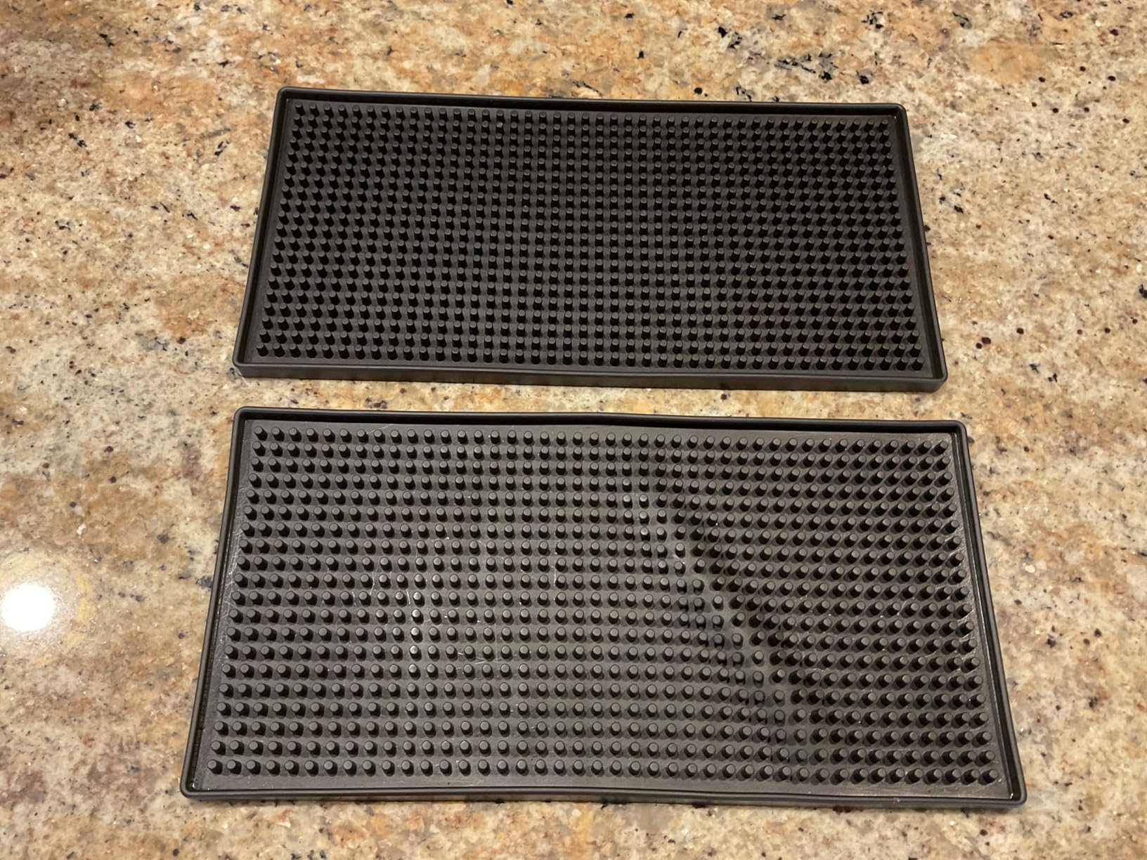 Facmogu 18 x 12 Inch Rubber Bar Mats, Black Heavy Duty Bar Mat PVC Rubber Wet Dish Drying Spill Matting Non Slip Heat Resistant for KTV Bar Glass, Restaurant, Home Counters customer photo 2