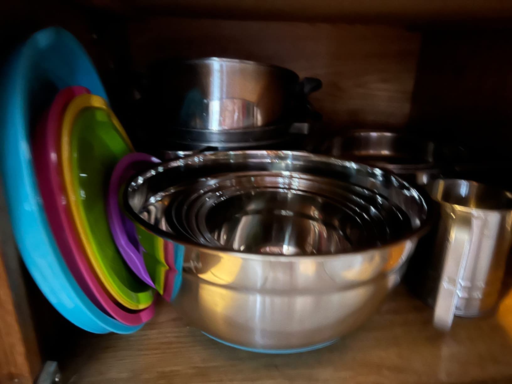 Wildone Mixing Bowls with Airtight Lids, Stainless Steel Nesting Mixing Bowls Set of 5, with Non-slip Silicone Bottoms, Size 8, 5, 3, 2, 1.5 QT, Stackable Design, Great for Mixing and Prepping customer photo 1