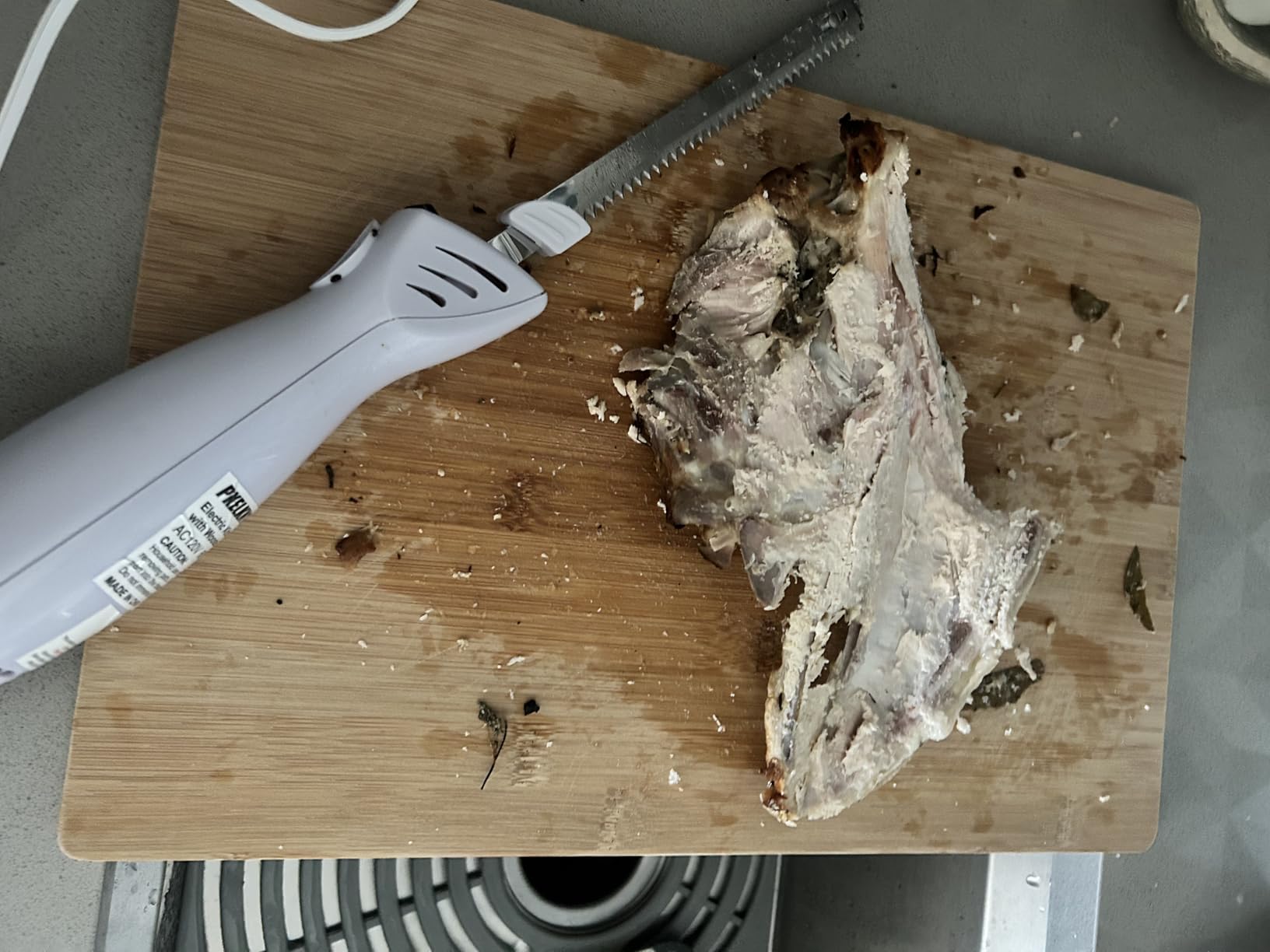 NutriChef Electric Carving Turkey Slicer Kitchen Knife | For Thanksgiving | Portable Electrical Food Cutter Knife Set with Carve Blades & Wood Stand | Cuts Meat, Bread, Cheese & Fruit | White customer photo 2