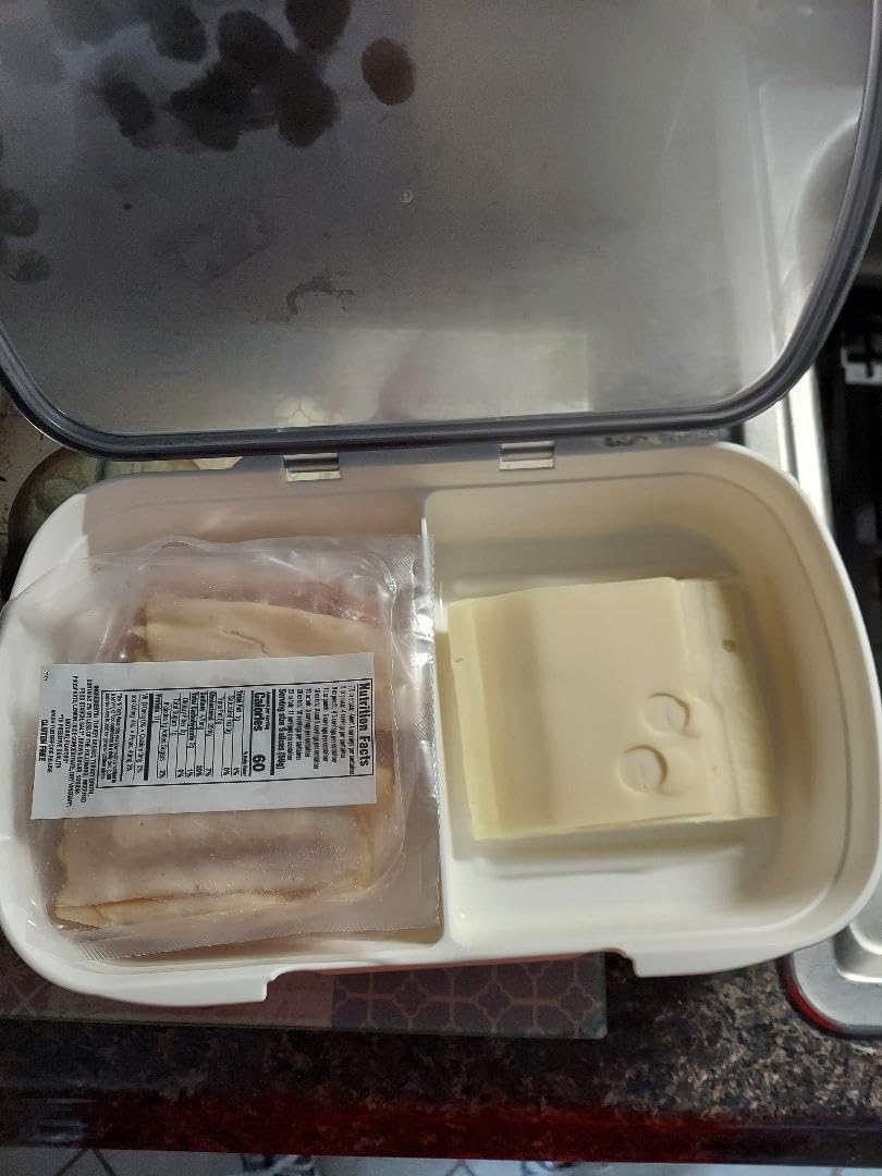 ProKeeper Split Deli Food Storage Container with Air-Tight Silicone Seal and Dry Erase Compatible Lid, 11.75 inch customer photo 2