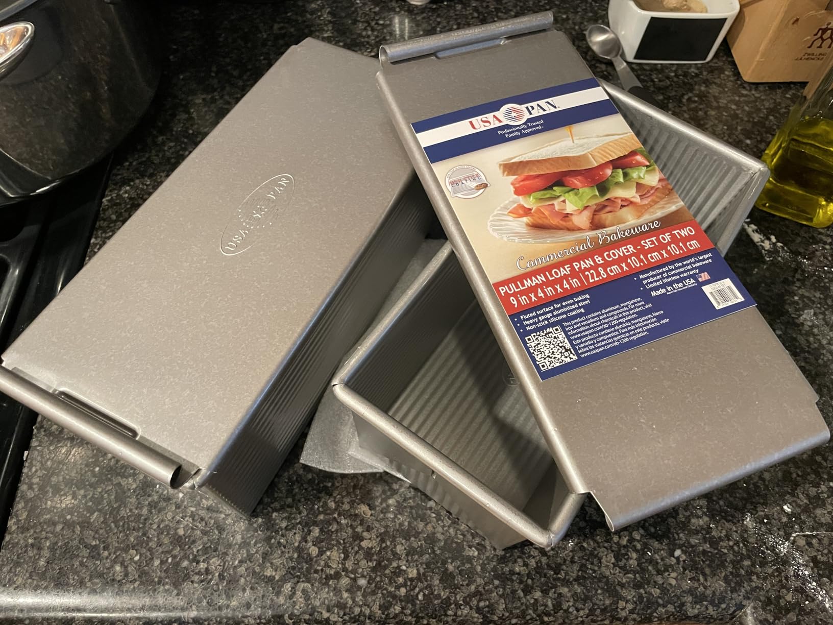 USA Pan Pullman Loaf Pan with Cover, Large w Set of 2 customer photo 1