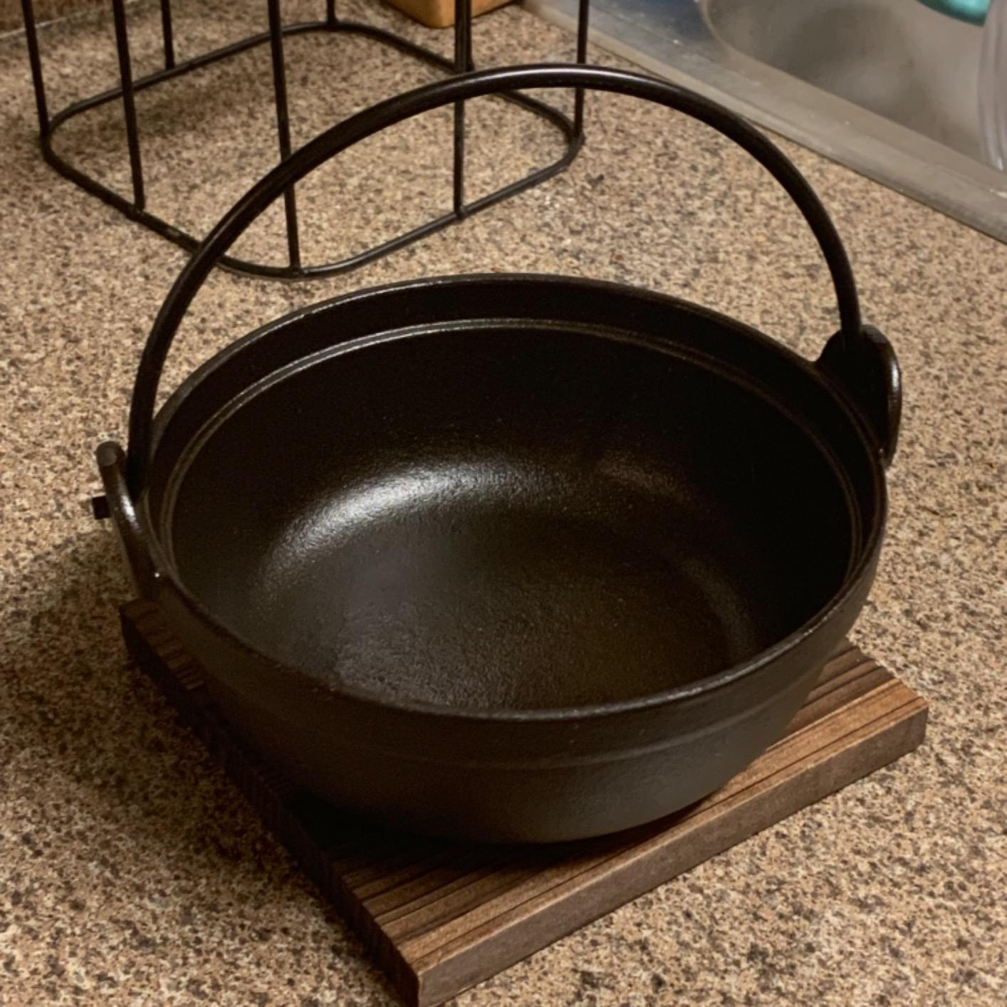 Happy Sales Japanese Design Cast Iron Nabe Sukiyaki Personal Size Hot Pot With Wooden Lid customer photo 1