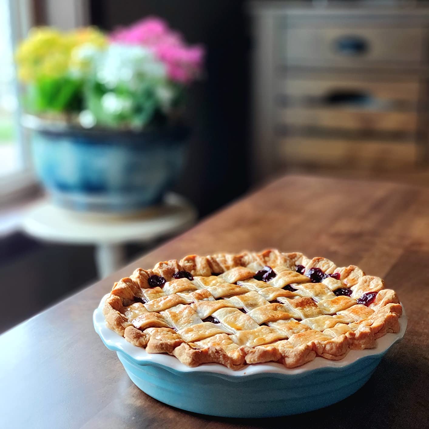 Farberware Bakers Advantage 10 Inch Pie Dish, Stoneware Pie Pan with Scalloped Edge, Two-Tone Teal and Ivory Ceramic Pie Plate for Baking Quiche, Casseroles, and Deep Dish Pies customer photo 2