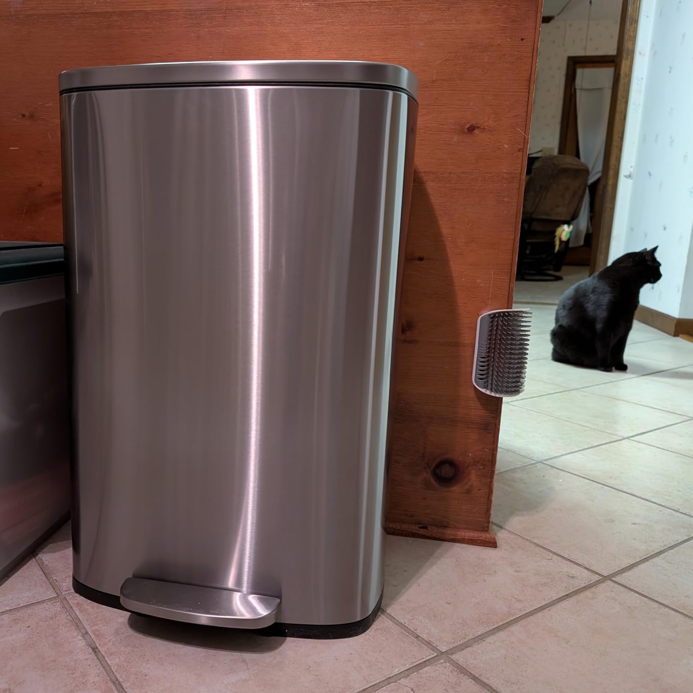 Amazon Basics Smudge Resistant Small Rectangular Step Pedal Trash Can with Soft-Close Lid, Removable Inner Bucket, Brushed Stainless Steel, 12 Liter/3.1 Gallon, Satin Nickel Finish customer photo 2