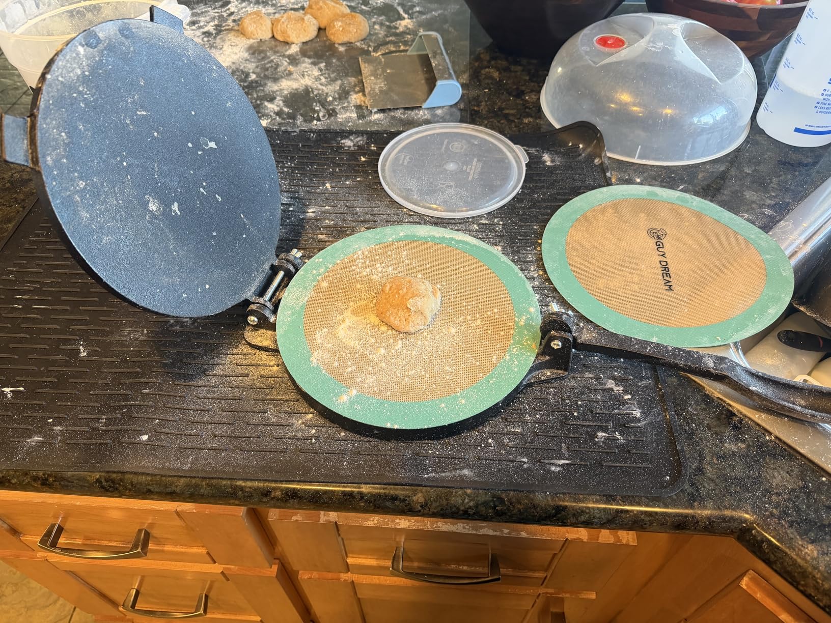 10 Inch Cast Iron Tortilla Press by StarBlue with FREE 100 Pieces Oil Paper and Digital Recipes e-book - Tool to make Indian style Chapati, Flour Tortilla, Roti customer photo 1