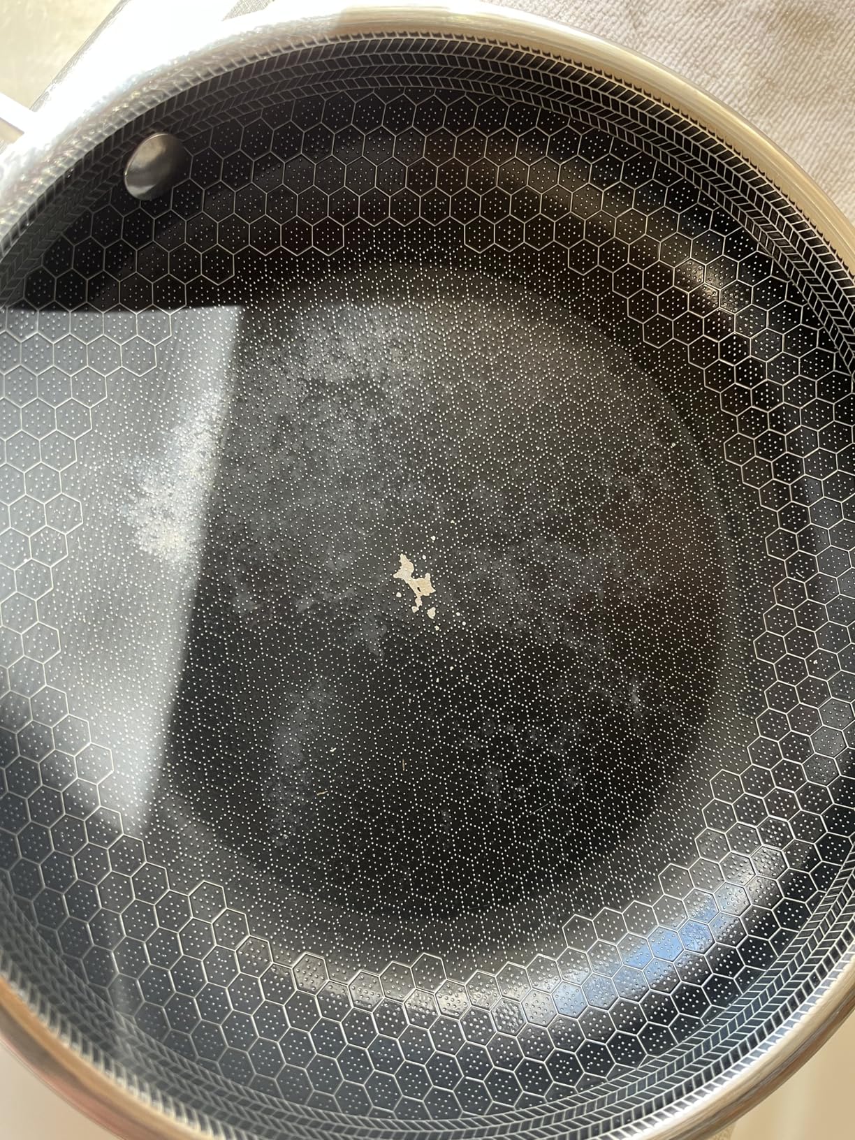 HexClad Hybrid Nonstick 10-Inch Frying Pan, Stay-Cool Handle, Dishwasher-Friendly, Oven-Safe Up to 900°F, Induction Ready, Compatible with All Cooktops customer photo 1