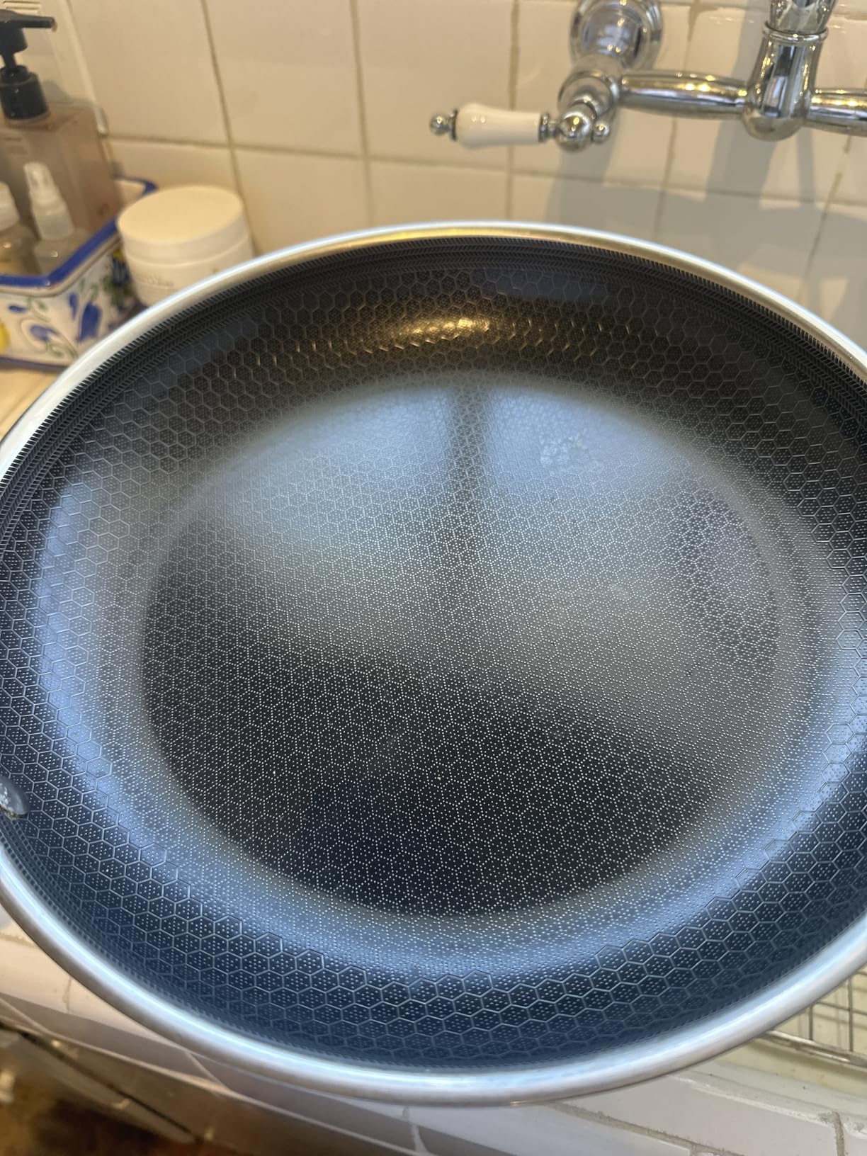 HexClad Hybrid Nonstick 10-Inch Frying Pan, Stay-Cool Handle, Dishwasher-Friendly, Oven-Safe Up to 900°F, Induction Ready, Compatible with All Cooktops customer photo 2