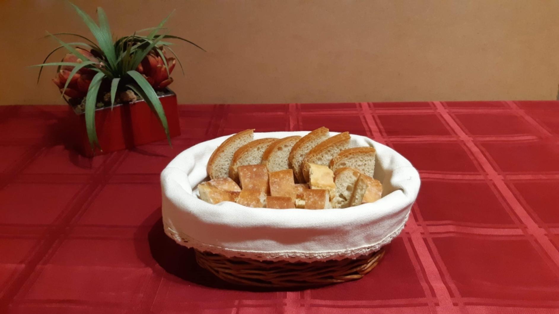 Wicker Bread Basket for Serving Set with Removable Liner and Cover - Handmade Rattan Serving and Storage Basket 11