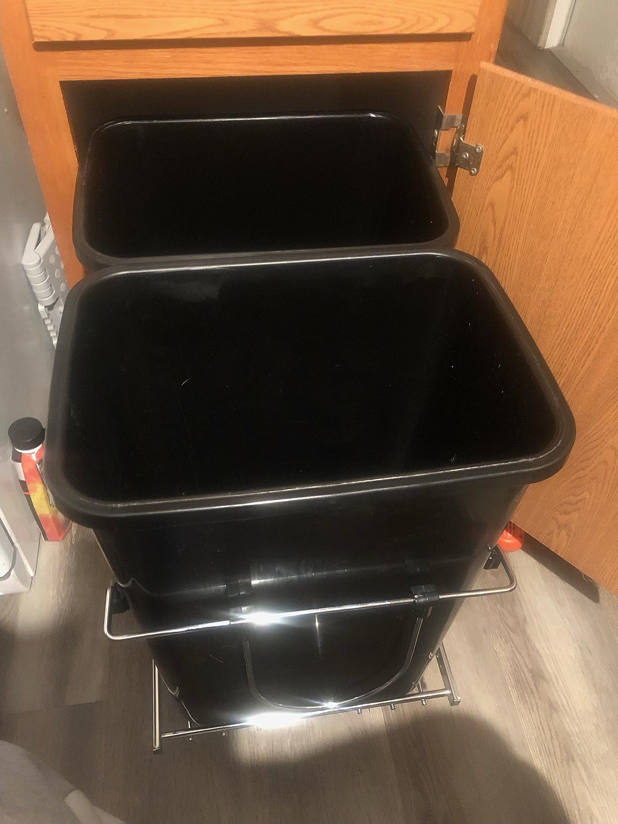 SUPER DEAL Double 35-Quart Pull Out Trash Can Under Cabinets Under Sink Garbage Sliding Waste Bin Container Recycling Bins with Chrome Wire Bottom Mount 44 lbs Load Capacity, Black customer photo 1