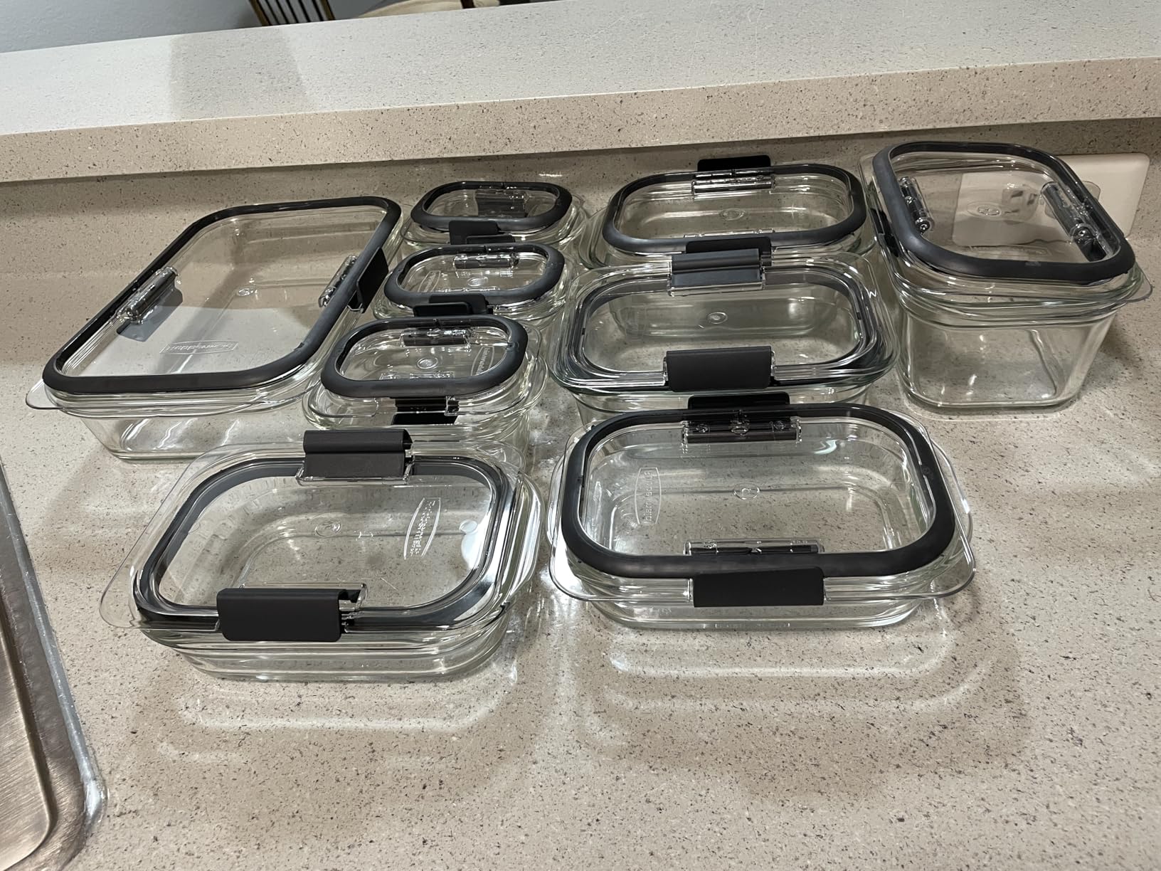 Rubbermaid Brilliance Glass Food Storage set of 4 containers 8 total pieces (4 containers + 4 lids) for Lunch Meal Prep and Leftovers Dishwasher and Oven Safe Clear/Grey customer photo 2