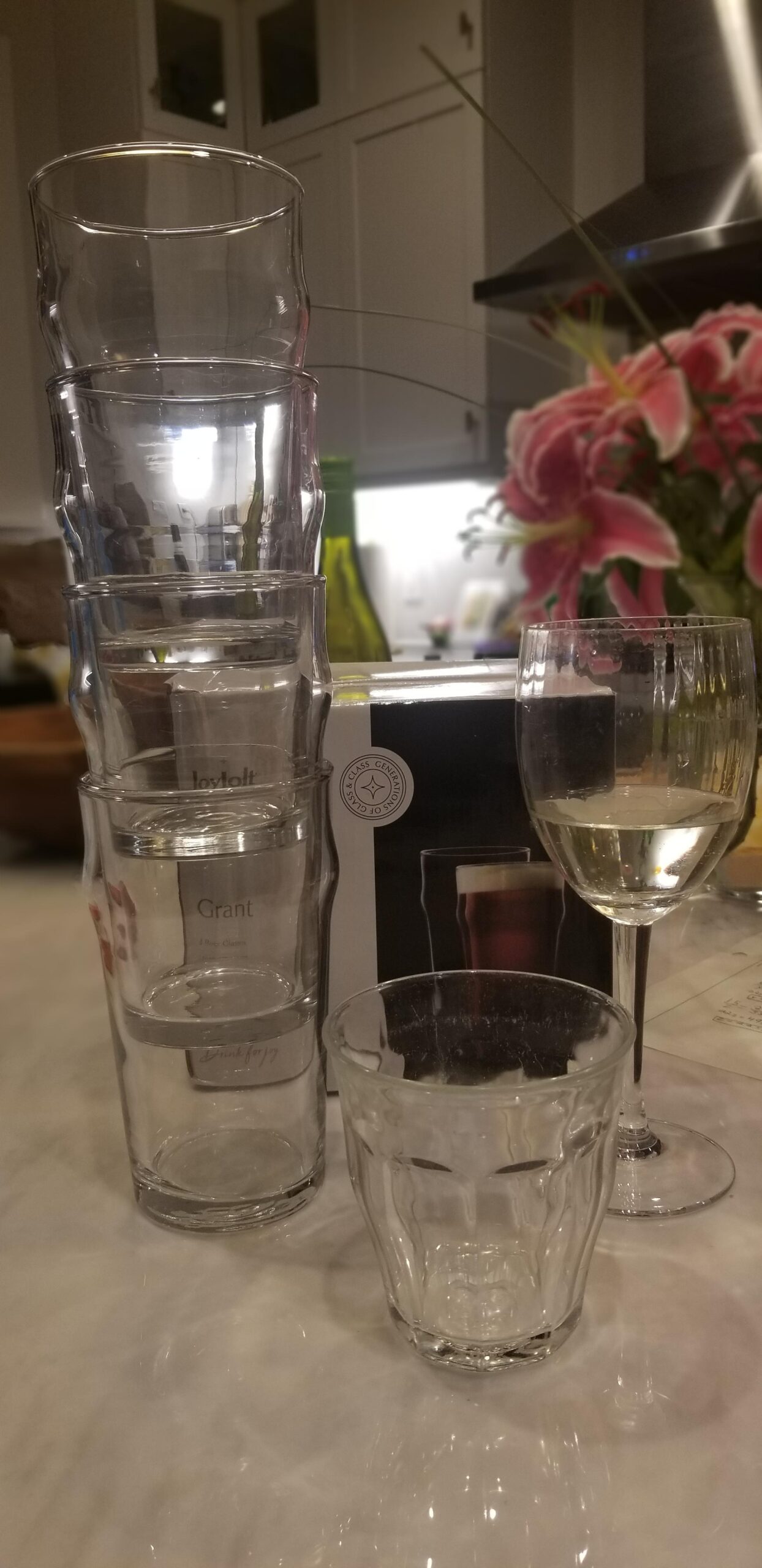 JoyJolt Grant 19oz Beer Pint Glasses Set of 4. Large Beer Pint Glass Capacity in a Traditional Pub Drinking Glasses Design customer photo 2