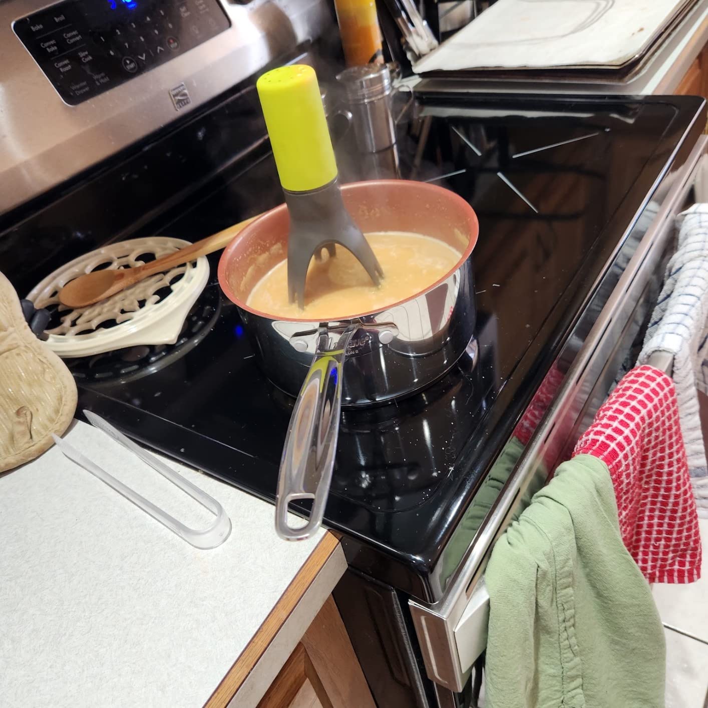Uutensil Stirr - The Unique Automatic Pan Stirrer - With LED Speed Indicator, Red customer photo 1