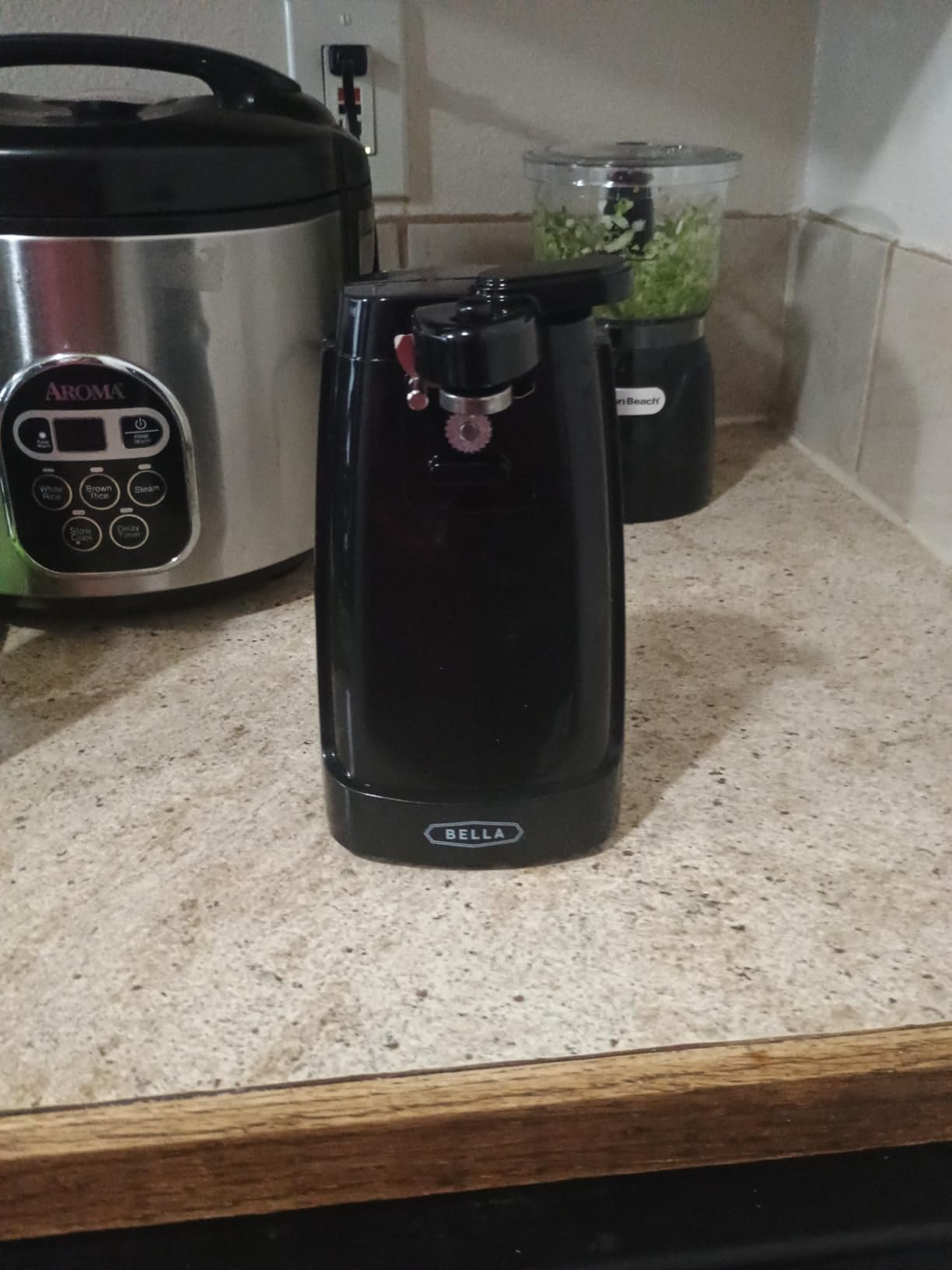 bella Electric Can Opener and Knife Sharpener, Removable Cutting Lever, Cord Storage, Stainless Steel Blade, Black customer photo 1