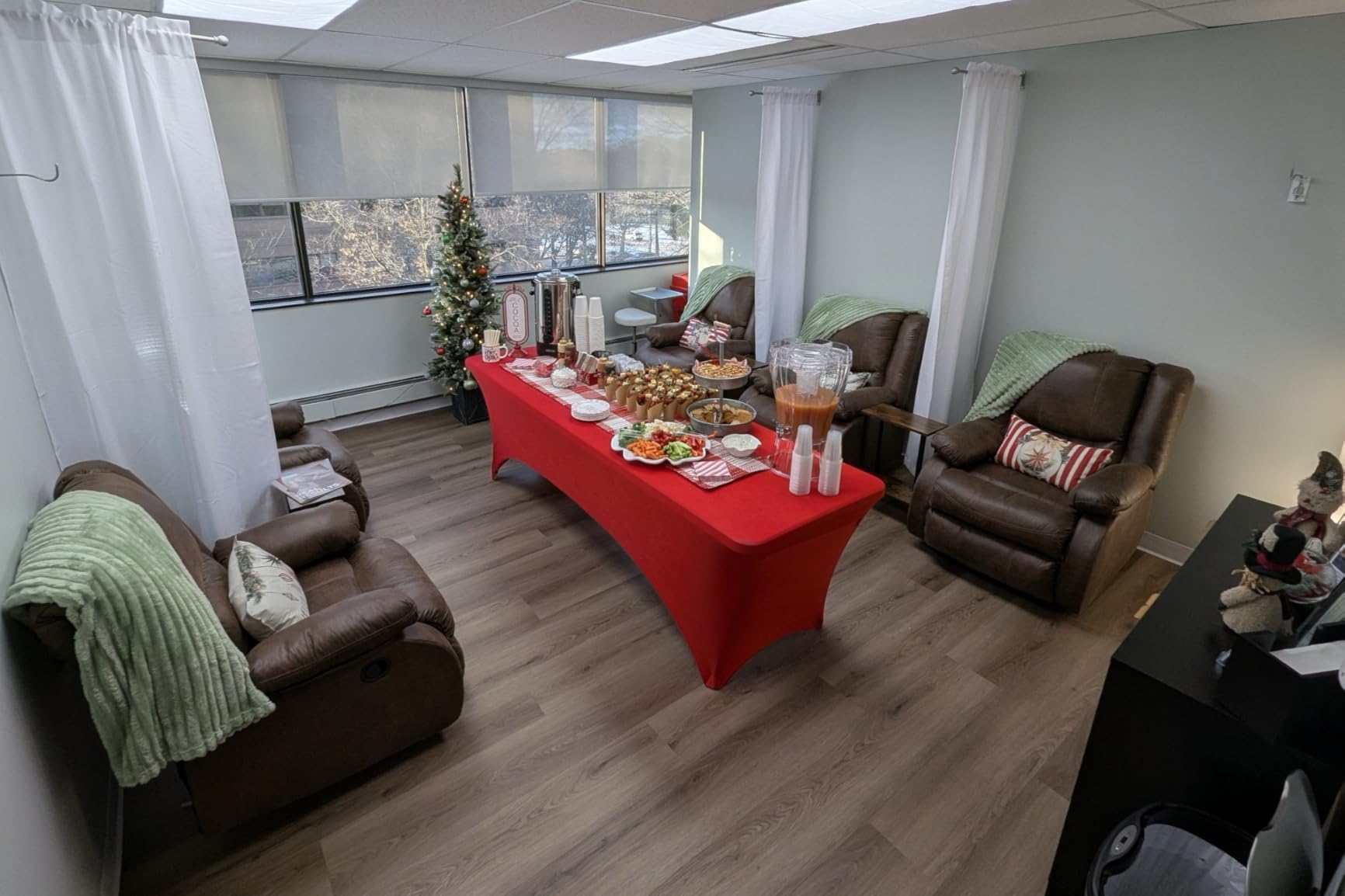 Homecraft 100-Cup Coffee Urn and Hot Beverage Dispenser with Dripless Faucet, Quick-Brewing, Stainless Steel customer photo 1