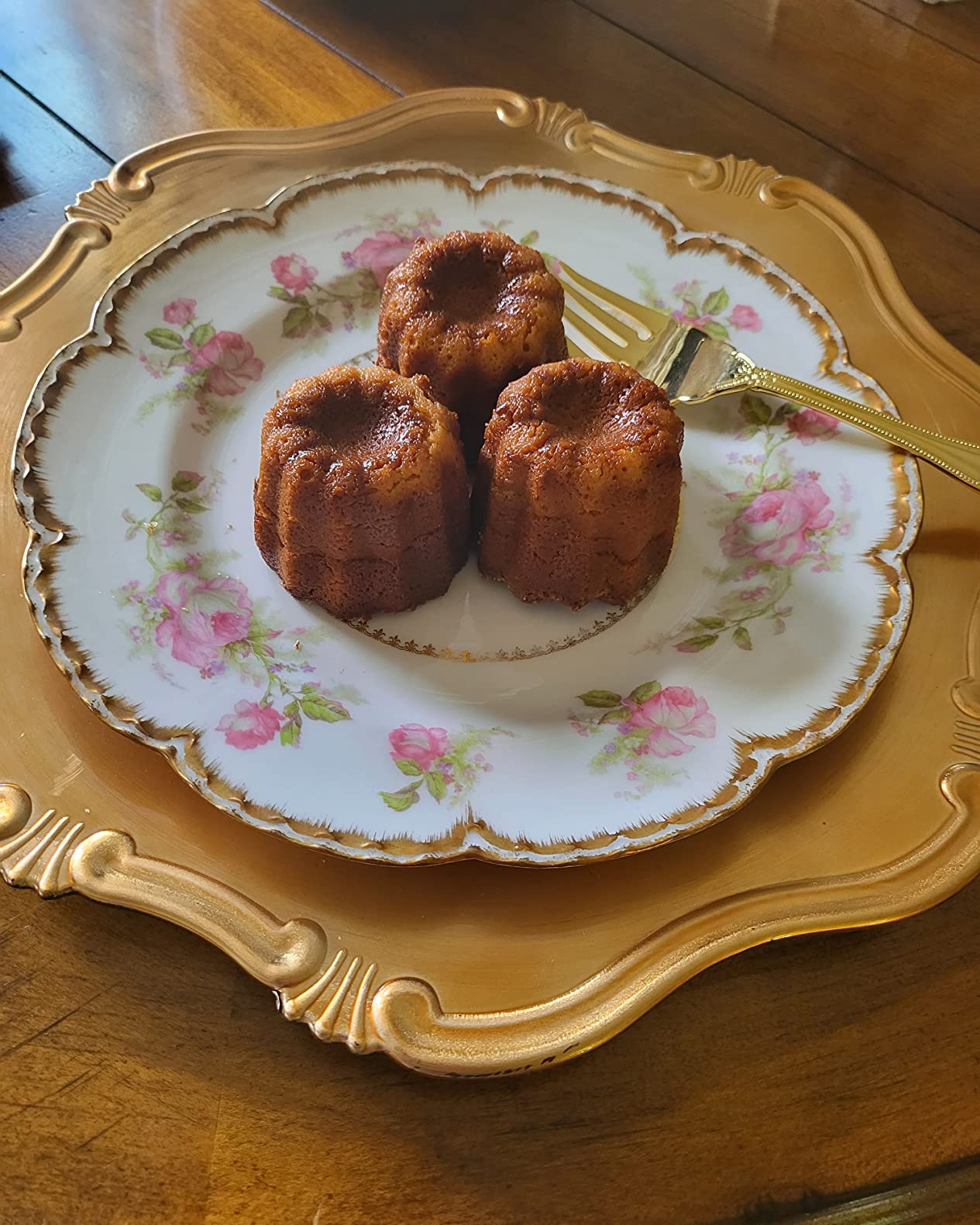 iToids 6-Cavity Canelé Pan Nonstick, Carbon Steel Canele Mold for French Pastry Baking customer photo 1