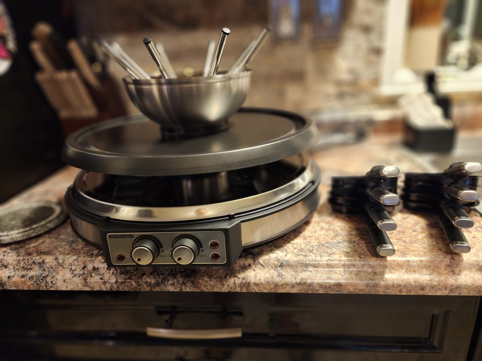 GIVENEU 2-in-1 Electric Fondue Pot Set & Raclette Grill Combo (8 Person), 1500W customer photo 1