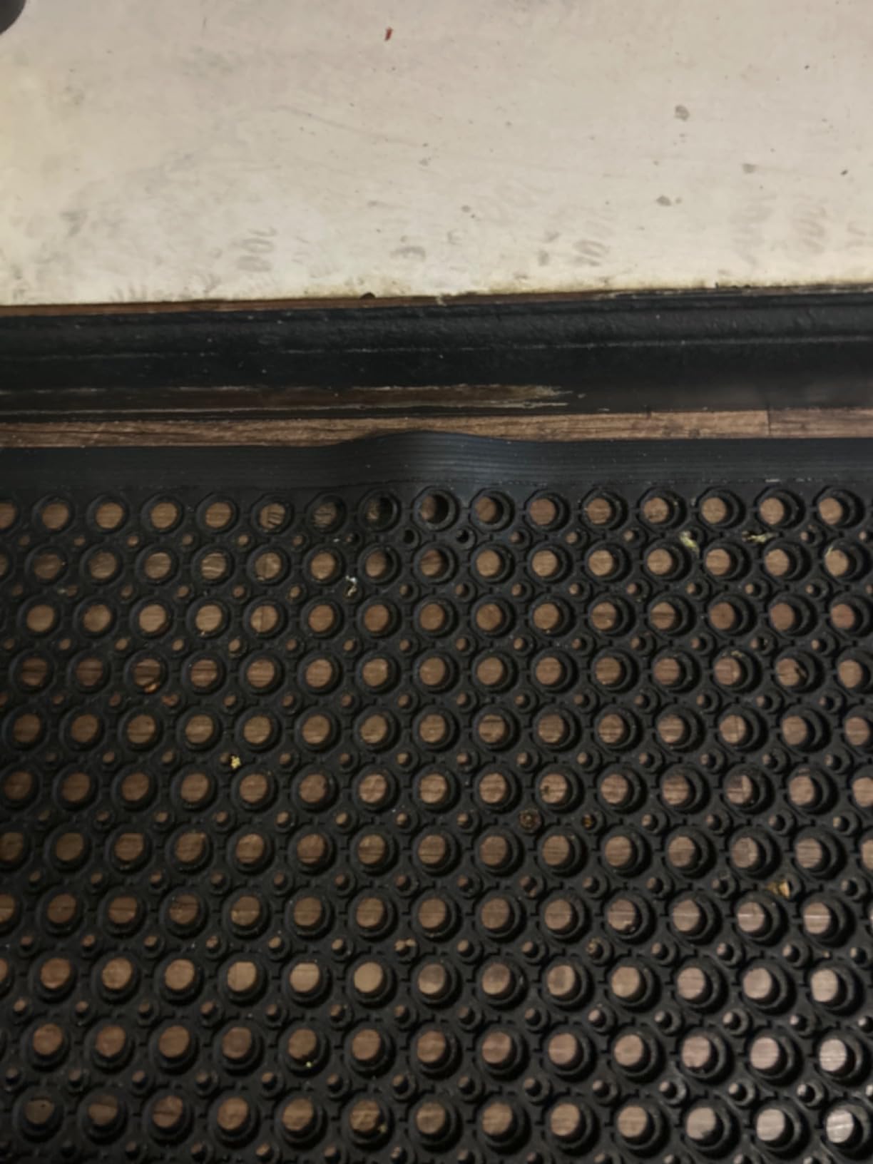 UNIMAT-Anti-Fatigue Outdoor Rubber Drainage with Non-Slip Backing Heavy Duty Mat for Restaurant Industrial Use-3'x 5' Black Mat-Ideal Bar Accessory customer photo 1