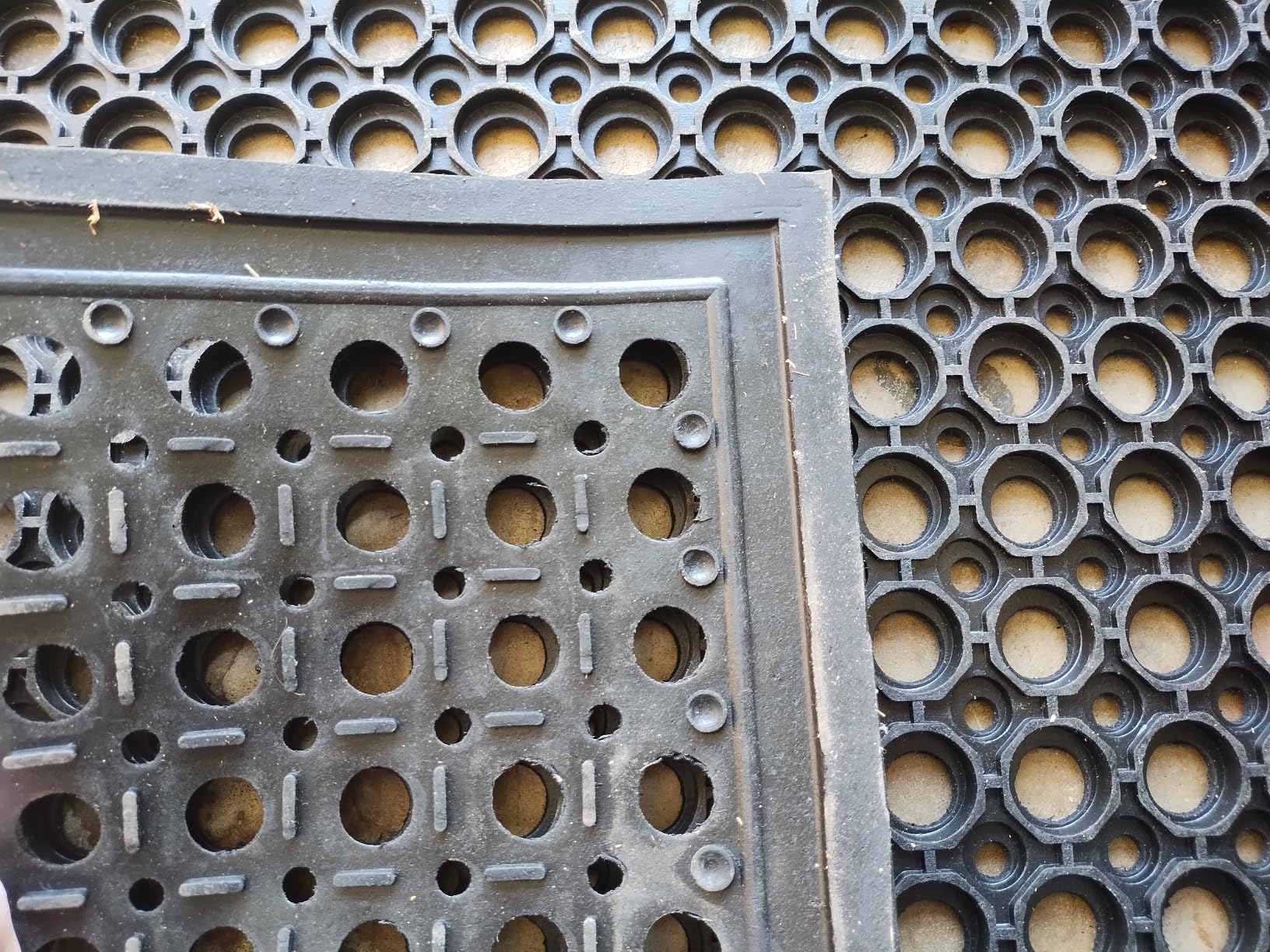 UNIMAT-Anti-Fatigue Outdoor Rubber Drainage with Non-Slip Backing Heavy Duty Mat for Restaurant Industrial Use-3'x 5' Black Mat-Ideal Bar Accessory customer photo 2