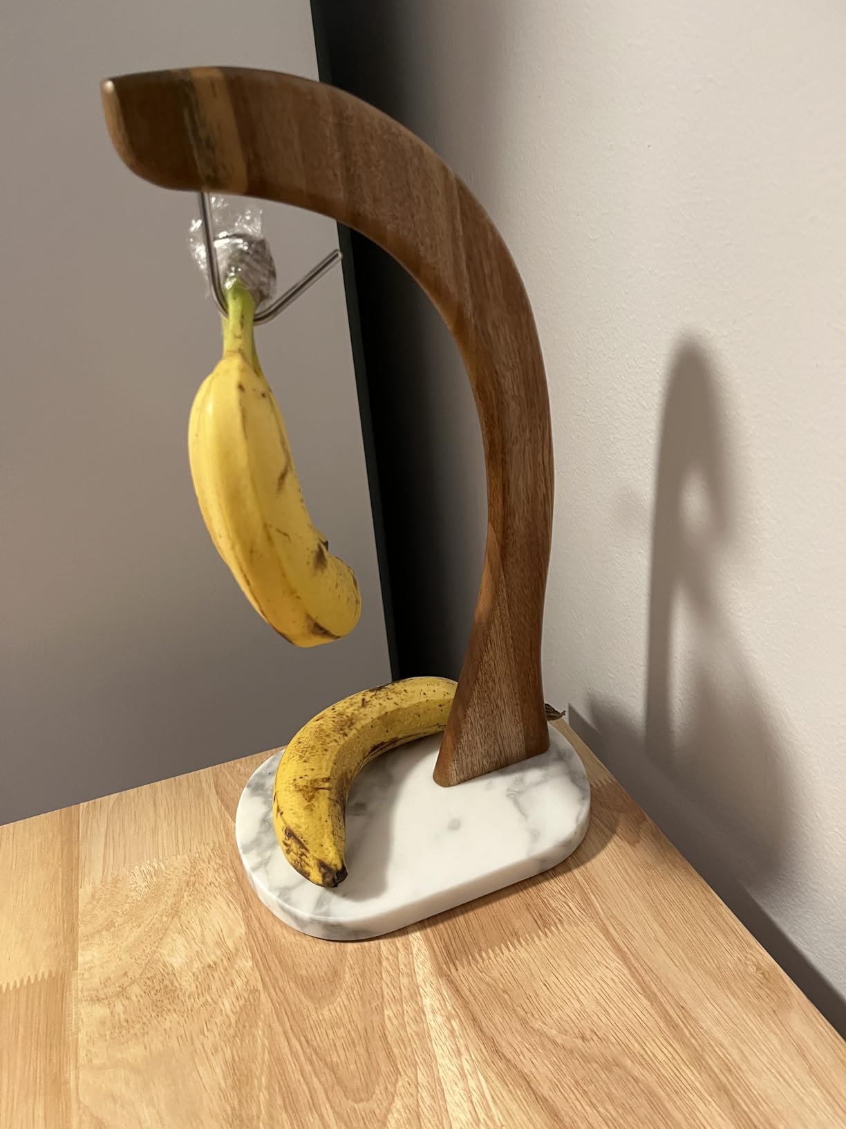 Everous Banana Hanger - Modern Banana Holder Tree Stand with Non-Slip Marble Base customer photo 1
