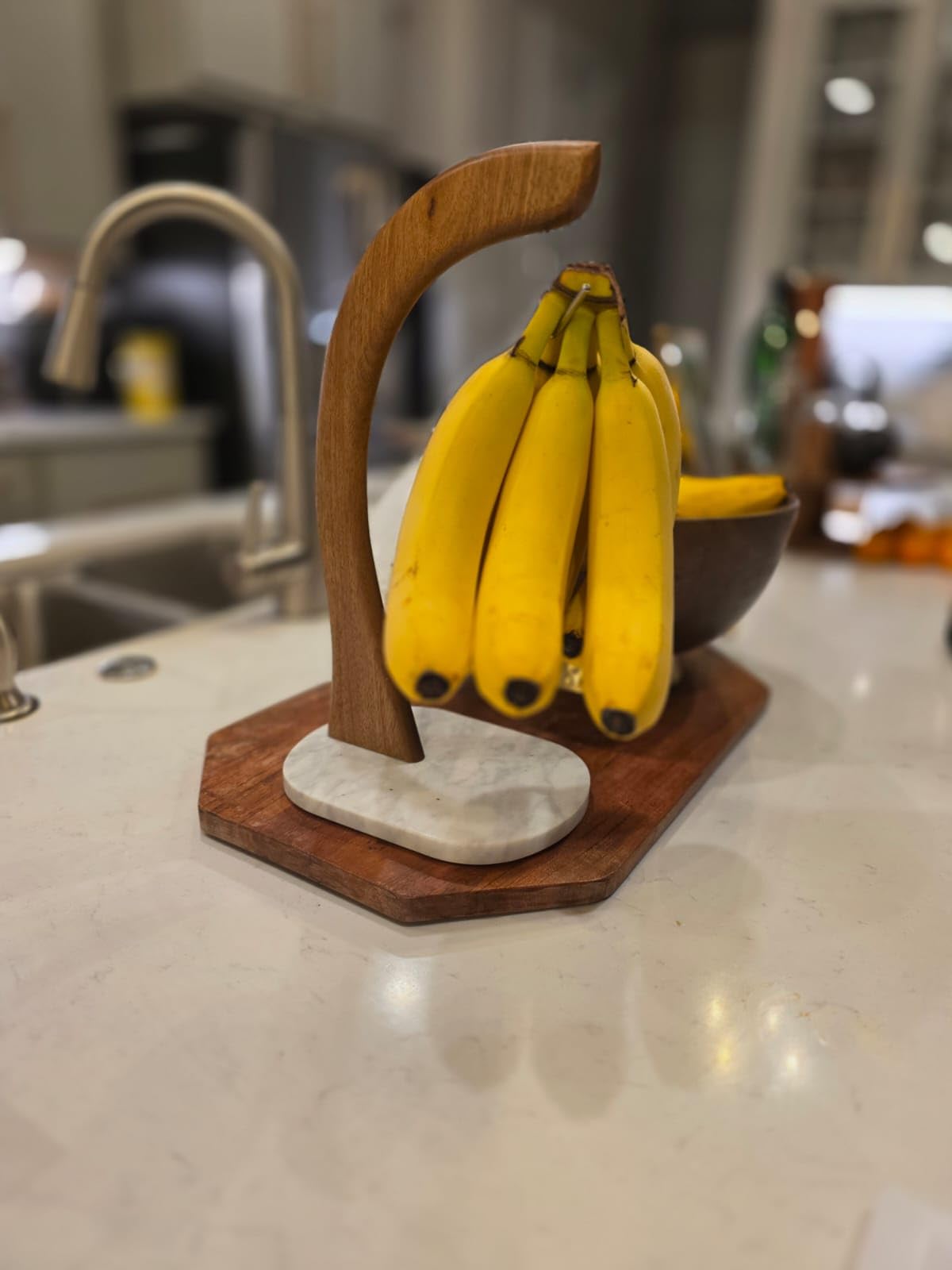 Everous Banana Hanger - Modern Banana Holder Tree Stand with Non-Slip Marble Base customer photo 2