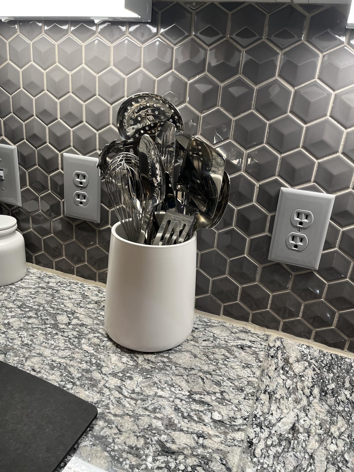 Viking Kitchen Utensils Set, 8 Piece Stainless Steel Cooking Utensil Set, Includes Spatulas, Spoons, Pasta Fork, Deep Ladle, Meat Fork, and Skimmer, Silver customer photo 1