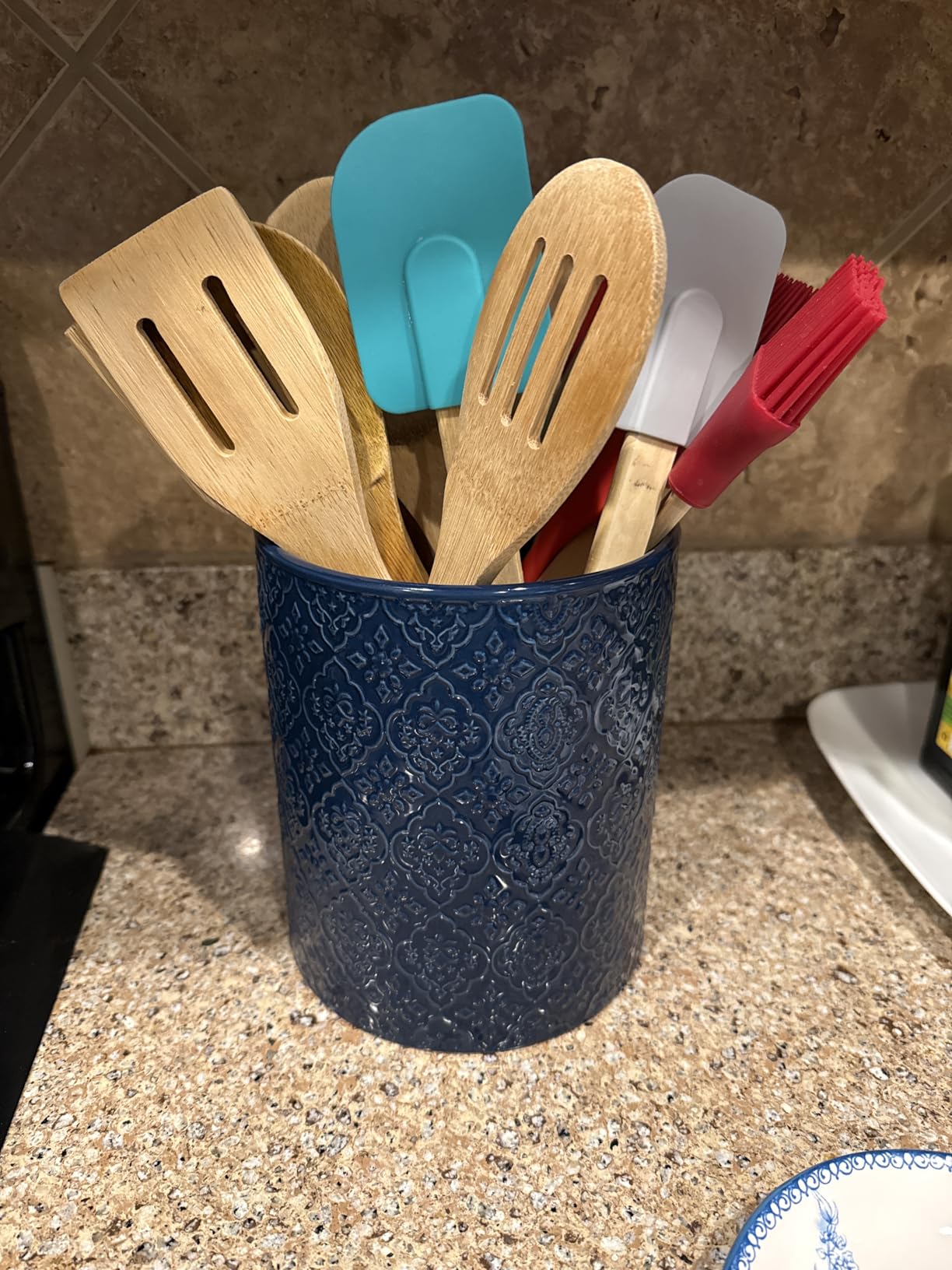 KOOV Kitchen Utensil Holder, Large Utensil Holders for Countertop, 6 x 7 Inches Ceramic Utensil Crock, Deep and Stable, Cooking Utensil Holder, Embossed Pattern (BLue) customer photo 1