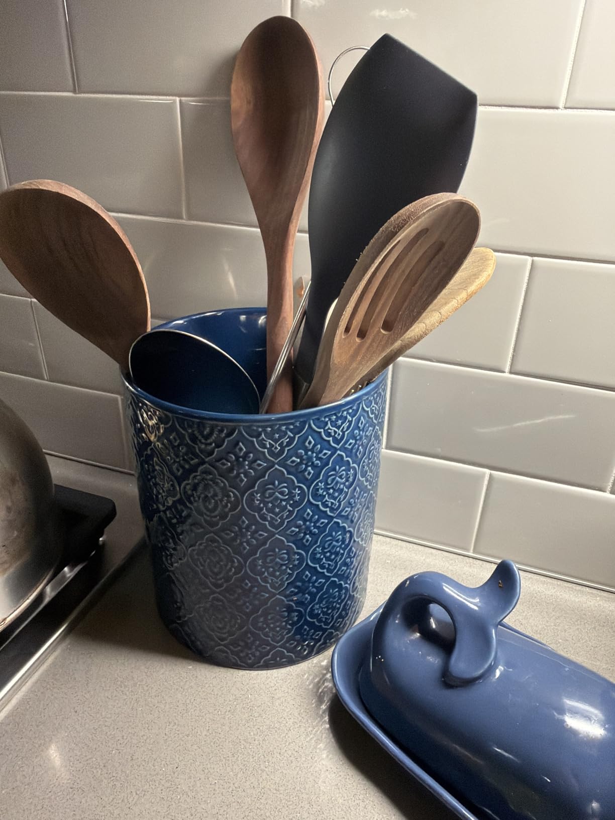 KOOV Kitchen Utensil Holder, Large Utensil Holders for Countertop, 6 x 7 Inches Ceramic Utensil Crock, Deep and Stable, Cooking Utensil Holder, Embossed Pattern (BLue) customer photo 2