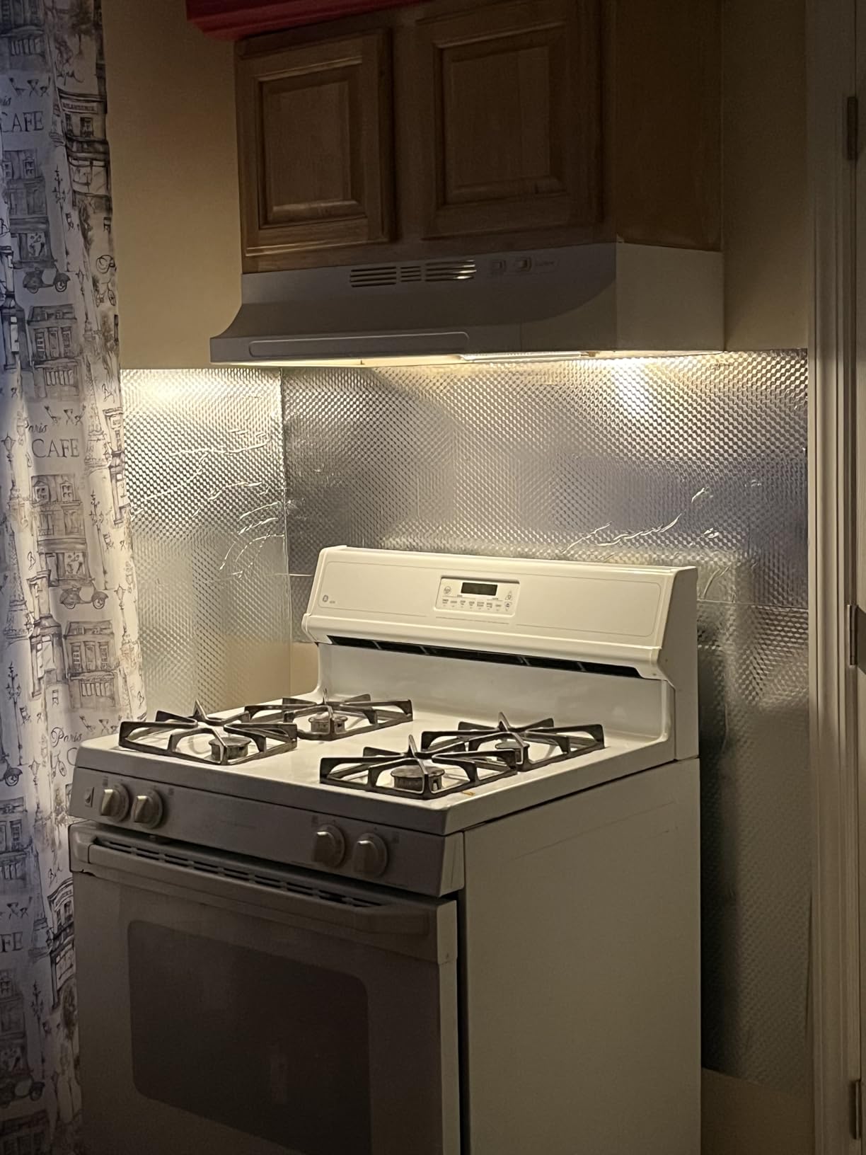 Snkxu Kitchen Wallpaper Oil Proof Sticker Backsplash Aluminum foil Oil self-Adhesive Paper Silver Cabinet Liner Waterproof and Heat Resistant Peel and Stick backsplash, 15.7X118.1 Inches customer photo 2