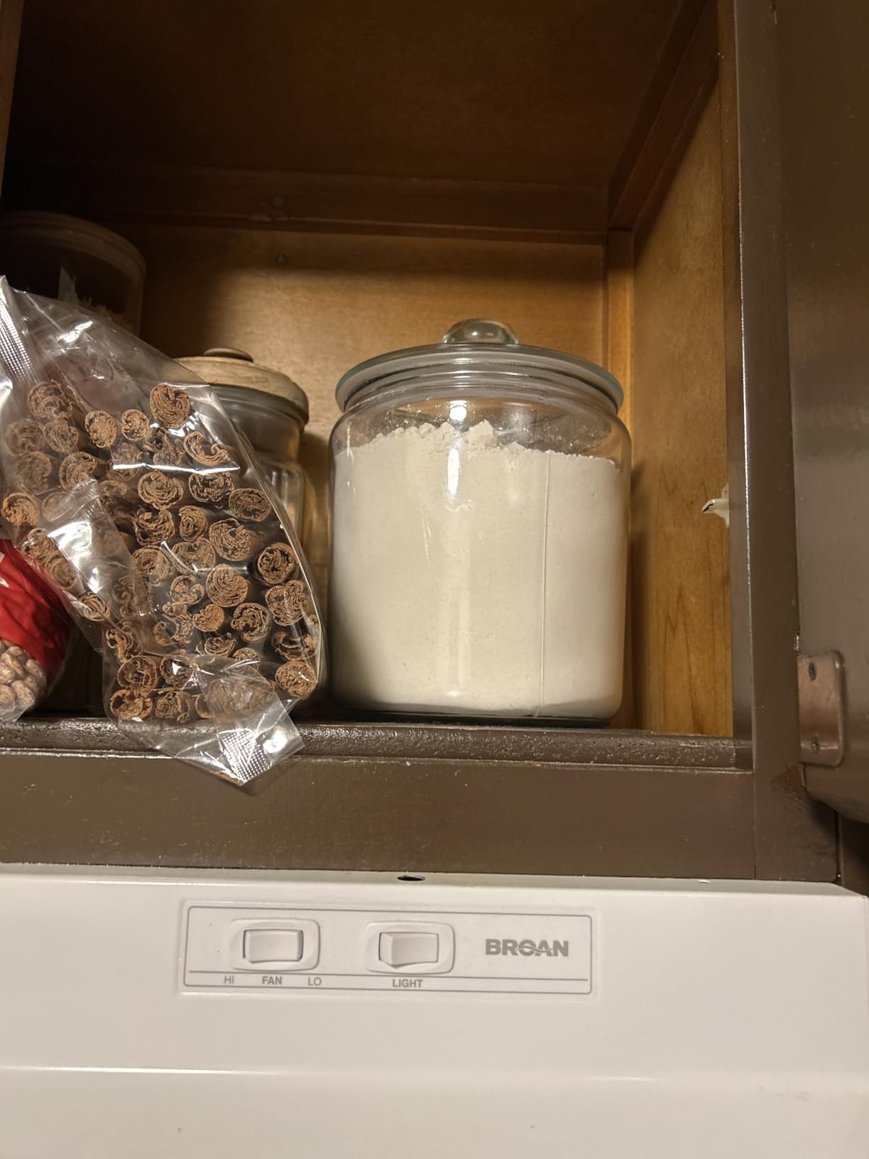1 Gallon Glass Cookie Jar with Lid - Glass Jar with Lid - Airtight Food Storage Container for Cookies, Candy, Flour, Dog Treats - Clear Large Kitchen Jar for Pantry - Glass Containers with Lids customer photo 1