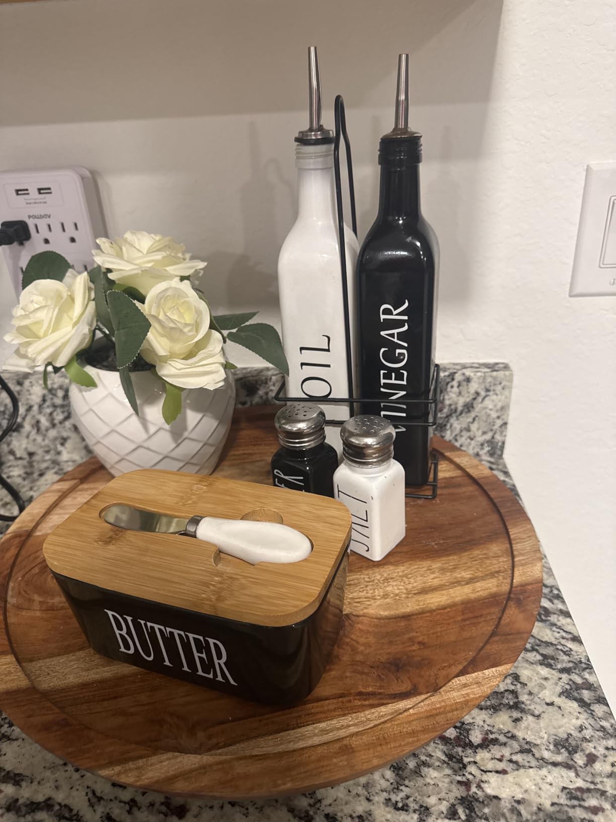 Tebery 2 Pack Oil and Vinegar Dispenser Set with Caddy Holder, 17oz Black & White Olive Oil Dispenser Bottle, Cute Modern Vintage Glass Cruet for Kitchen customer photo 1