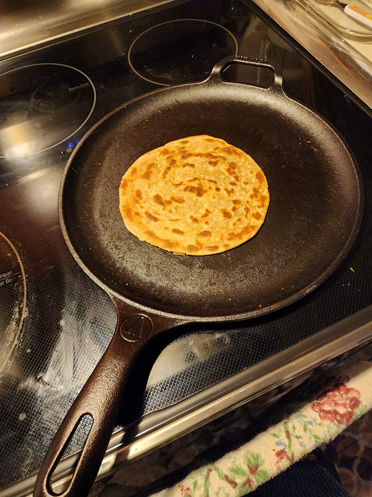 Victoria 12-Inch Cast Iron Comal Pizza Pan with Long Handle and Loop Handle customer photo 2
