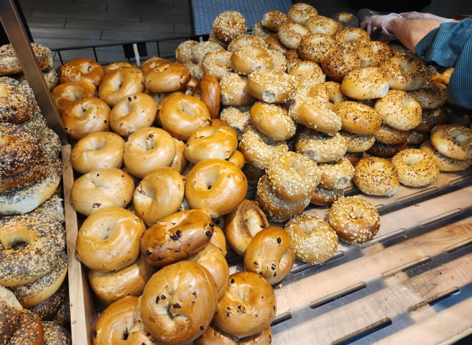 Bagel Slicer,Perfect for Bagels, Safe Grip, Guillotine Cutter, Safety Shield, Stainless Steel (white) customer photo 1