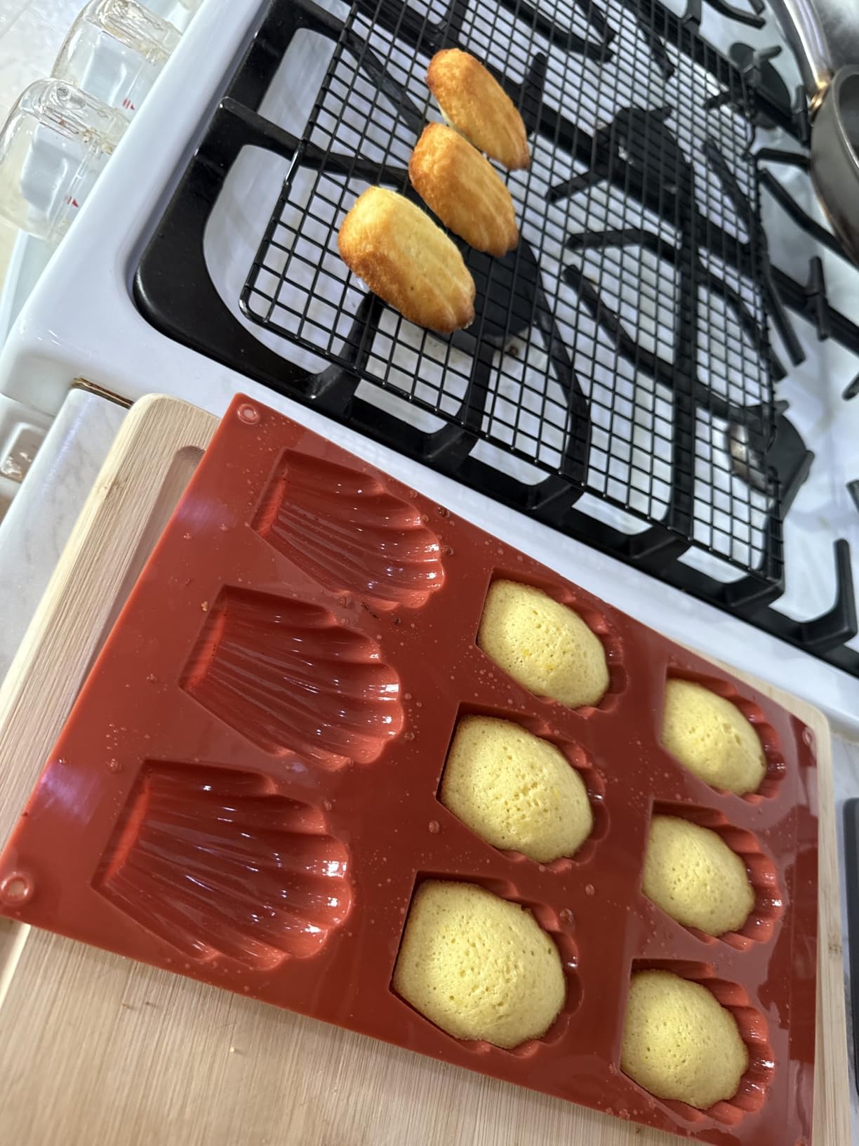 Meajore Madeleine Pan, 2 Pcs Silicone Madeline Cookies Pan, 9 Cavities Madeline Mold Nonstick Baking Pan for Make Madeleine Cookies customer photo 1