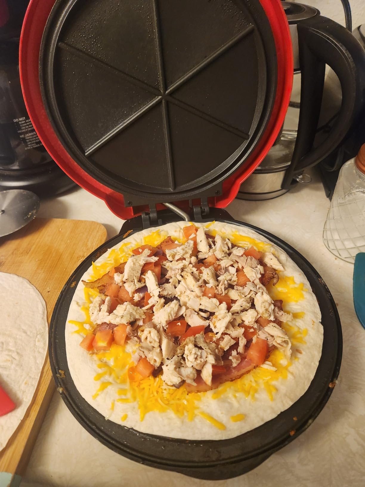 Taco Tuesday Deluxe 10-inch 6-Wedge Electric Quesadilla Maker with Extra Stuffing Latch, Red customer photo 2