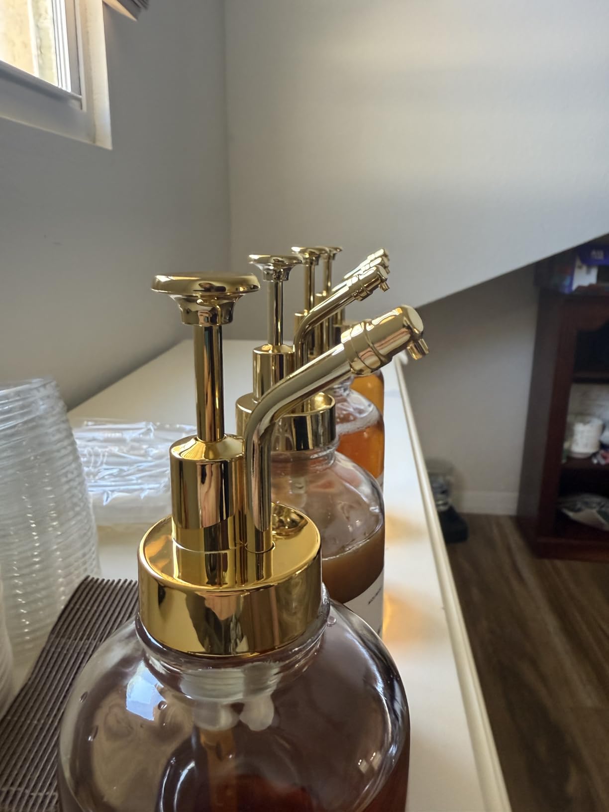 Molimoli Syrup Dispenser for Coffee Bars, Glass Syrup Bottle w. Pump, 16.9 oz 500 ml, Set of 2, Gold Upgraded Dispenser customer photo 2