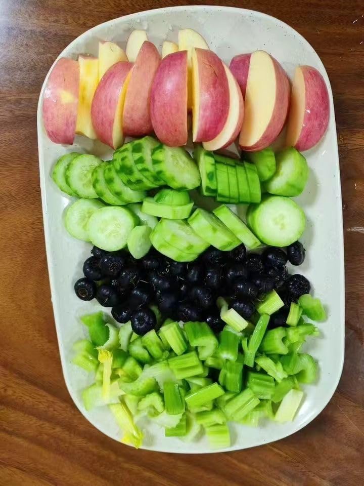 Vegetable Juicer for Celery Wheatgrass Spinach Ginger, Fruit Juicer Machines Slow Masticating Cold Press Juice Extractor Pulp Separated, Quiet Motor, Dishwasher Safe, Easy To Clean, BPA Free customer photo 1