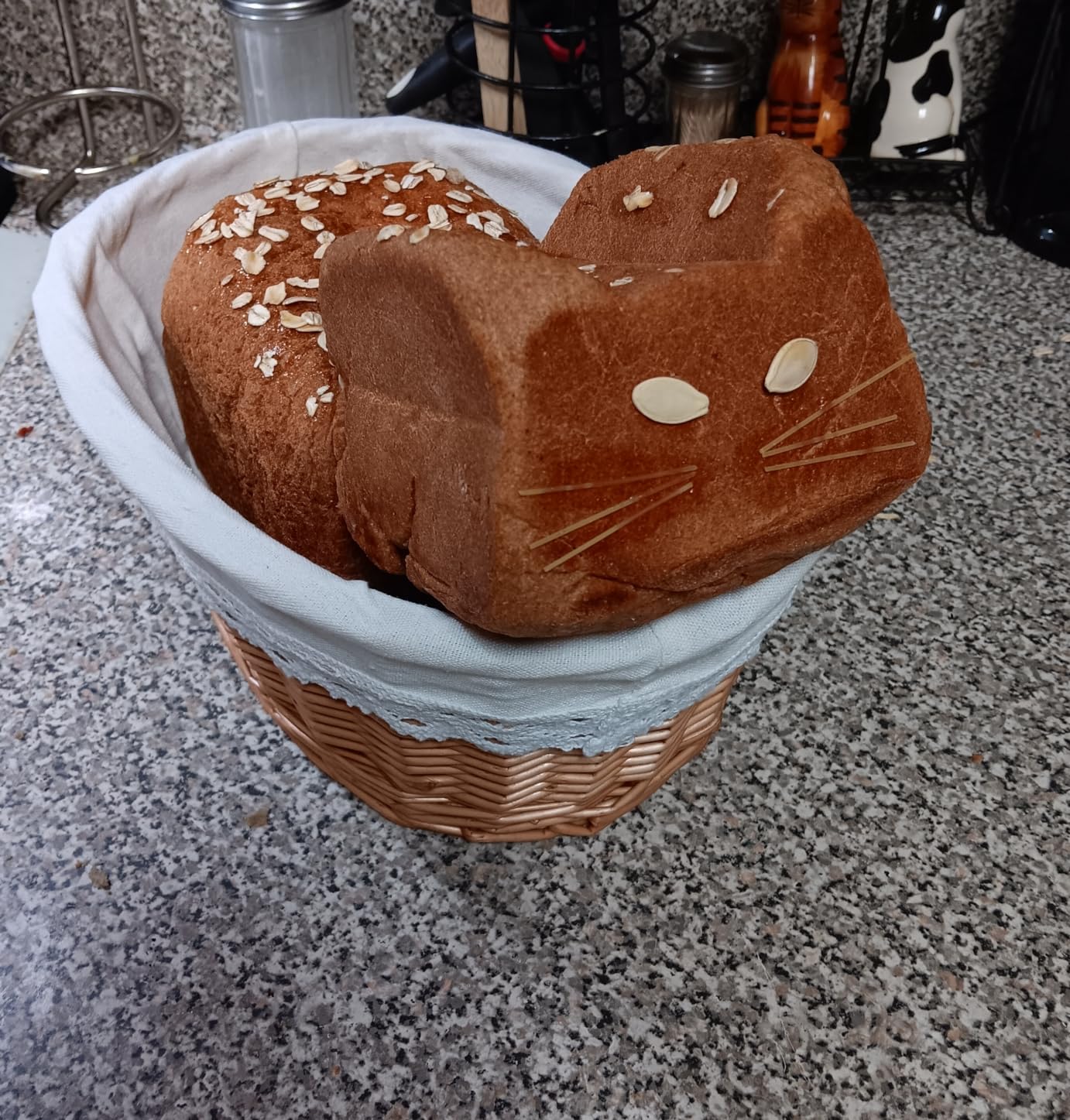 YAHUAN Round Bread Basket Serving Woven Bread Baskets Wicker Basket Sourdough Proofing Basket with Removable Liner and Cover customer photo 1