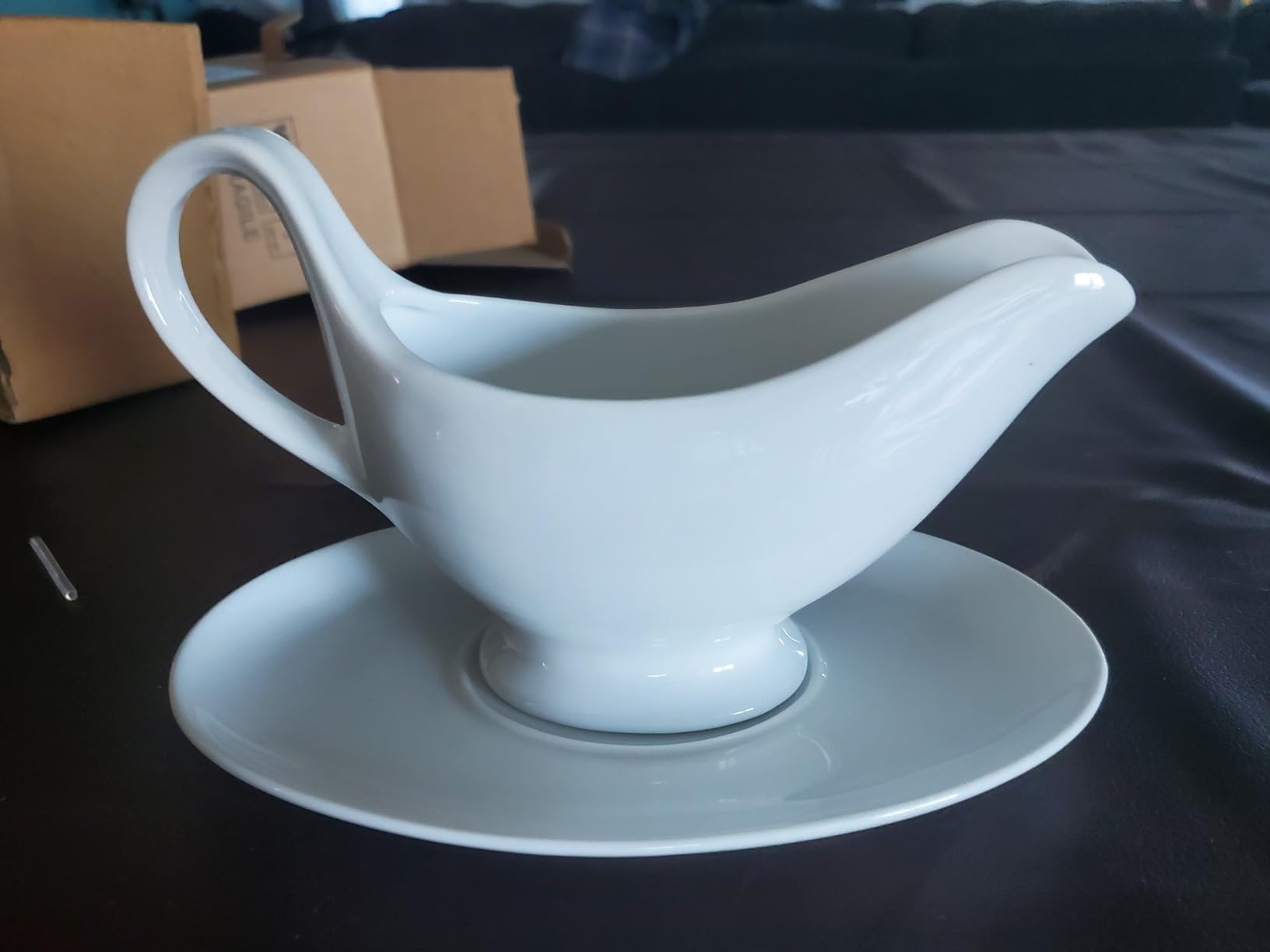 Yedio 18 oz Gravy Boat with Saucer, Large White Ceramic Gravy Boat, Boat and Tray for Turkey Beef Sauce, Salad Dressing, Creamer, Milk, Broth, Microwave and Dishwasher Safe customer photo 1
