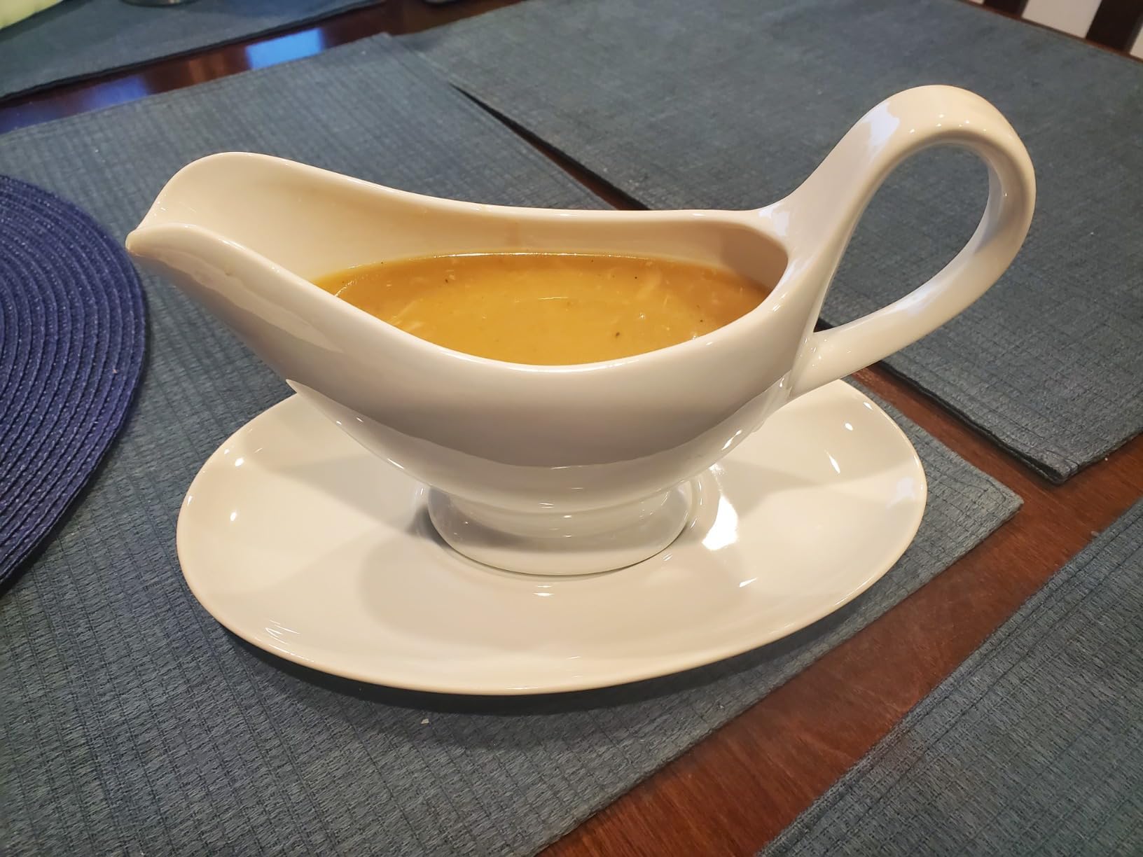 Yedio 18 oz Gravy Boat with Saucer, Large White Ceramic Gravy Boat, Boat and Tray for Turkey Beef Sauce, Salad Dressing, Creamer, Milk, Broth, Microwave and Dishwasher Safe customer photo 2