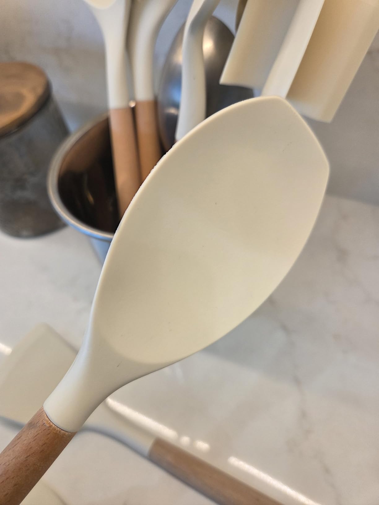 CAROTE Silicone Cooking Utensils Set, Kitchen Utensils Set 10 Pcs for cooking, BPA Free Spatula Set with Heat Resistant Wood Handles for Nonstick Cookware (Cream White) customer photo 2