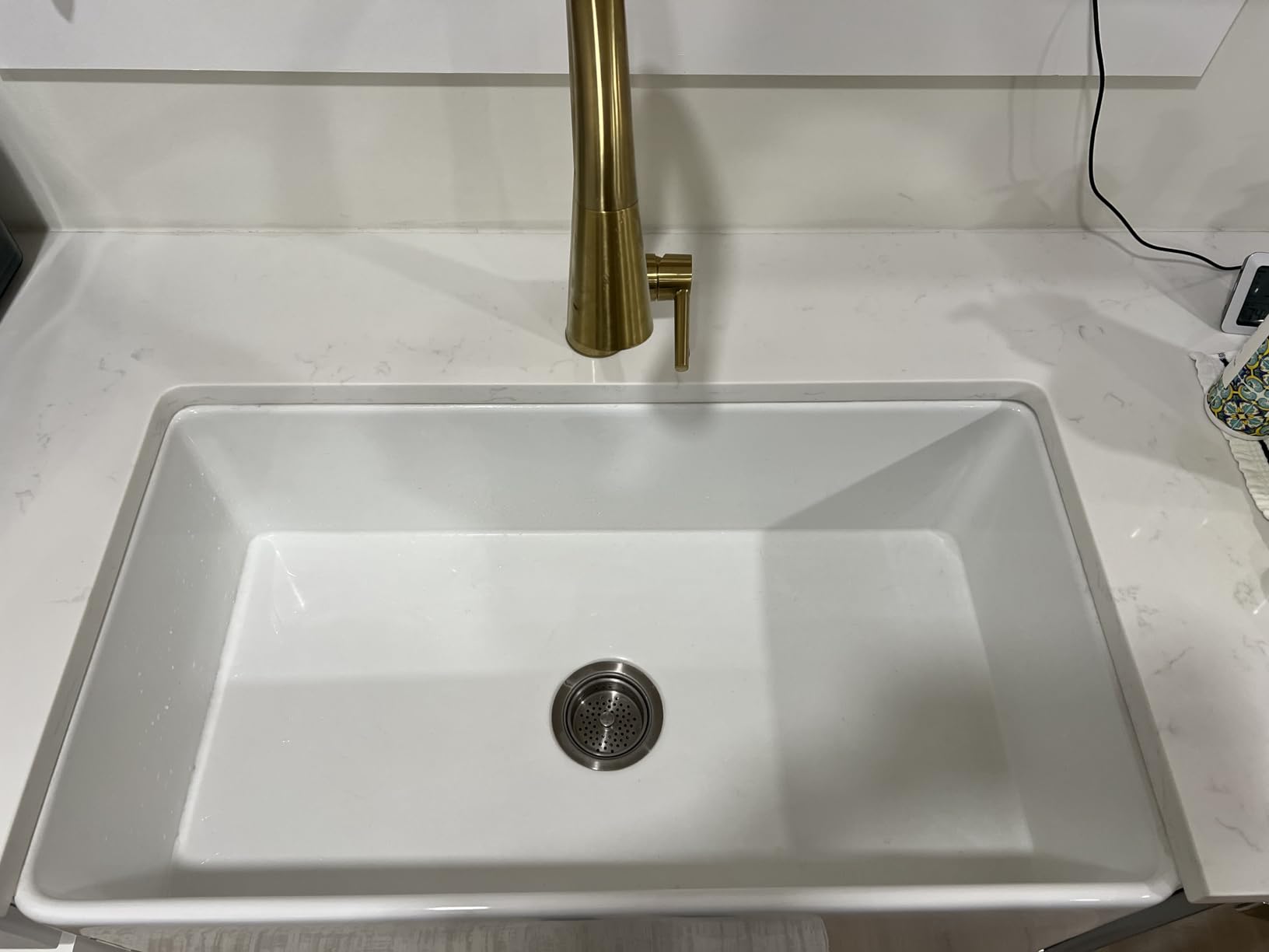 TUKTUK White Farmhouse Sink 30 inch Farm Sink Fireclay Apron Front Single Bowl Kitchen Sinks Deep Drop In Undermount Reversible Heavy Duty customer photo 2