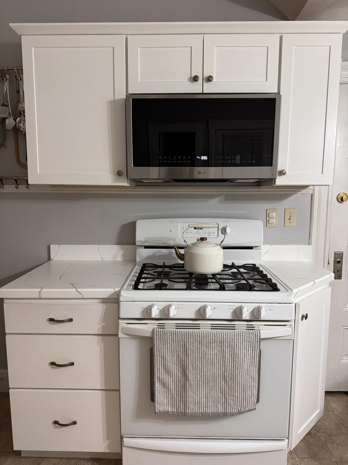 Rust-Oleum 384964 Home Marble Countertop Coating Kit, 72 fl oz, White customer photo 2
