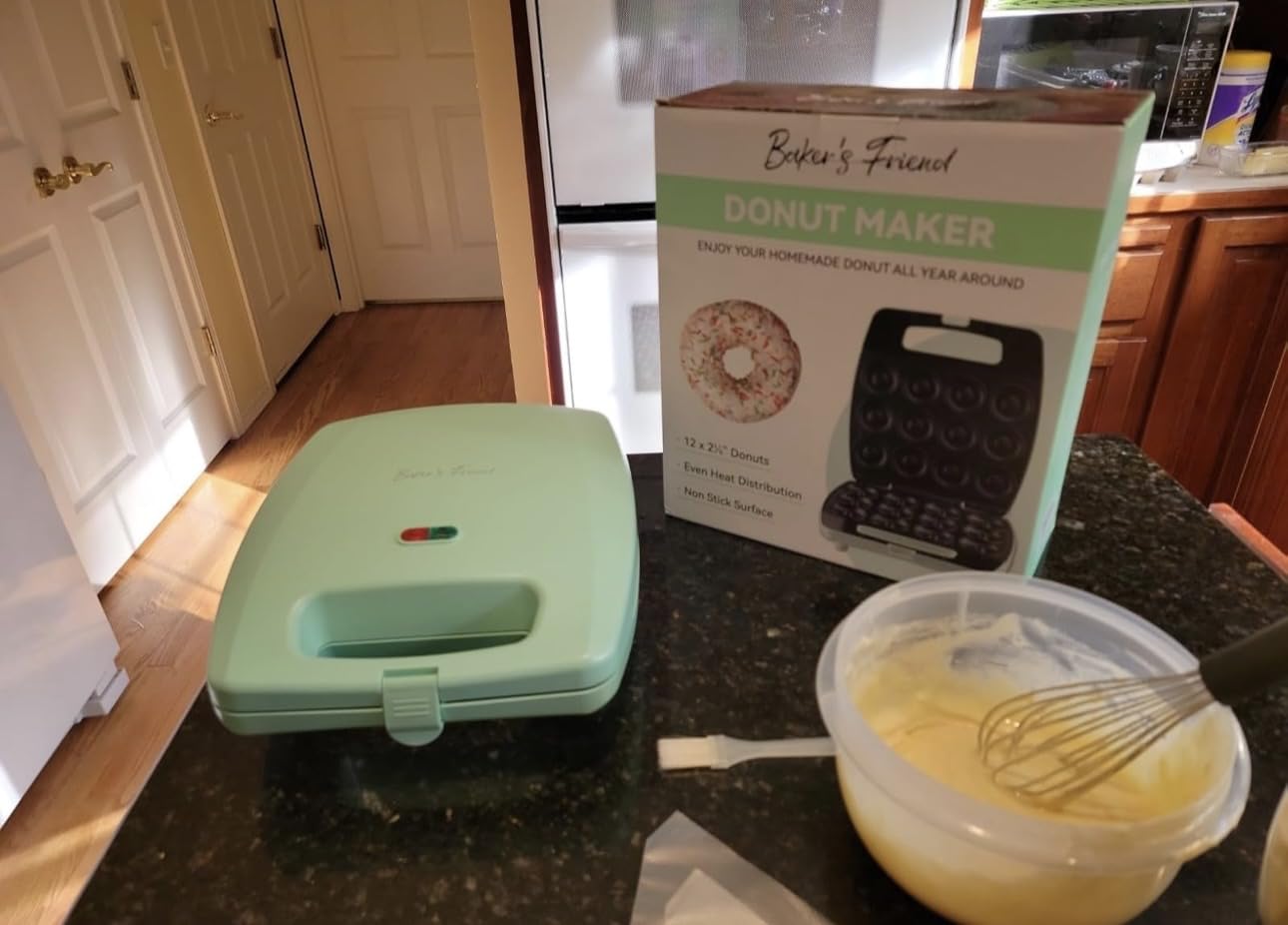 Mini Donut Maker Machine, Bake 12 Mini Doughnuts, Maquina Para Hacer Donas, Perfect for Breakfast, Snacks, Desserts & More customer photo 1