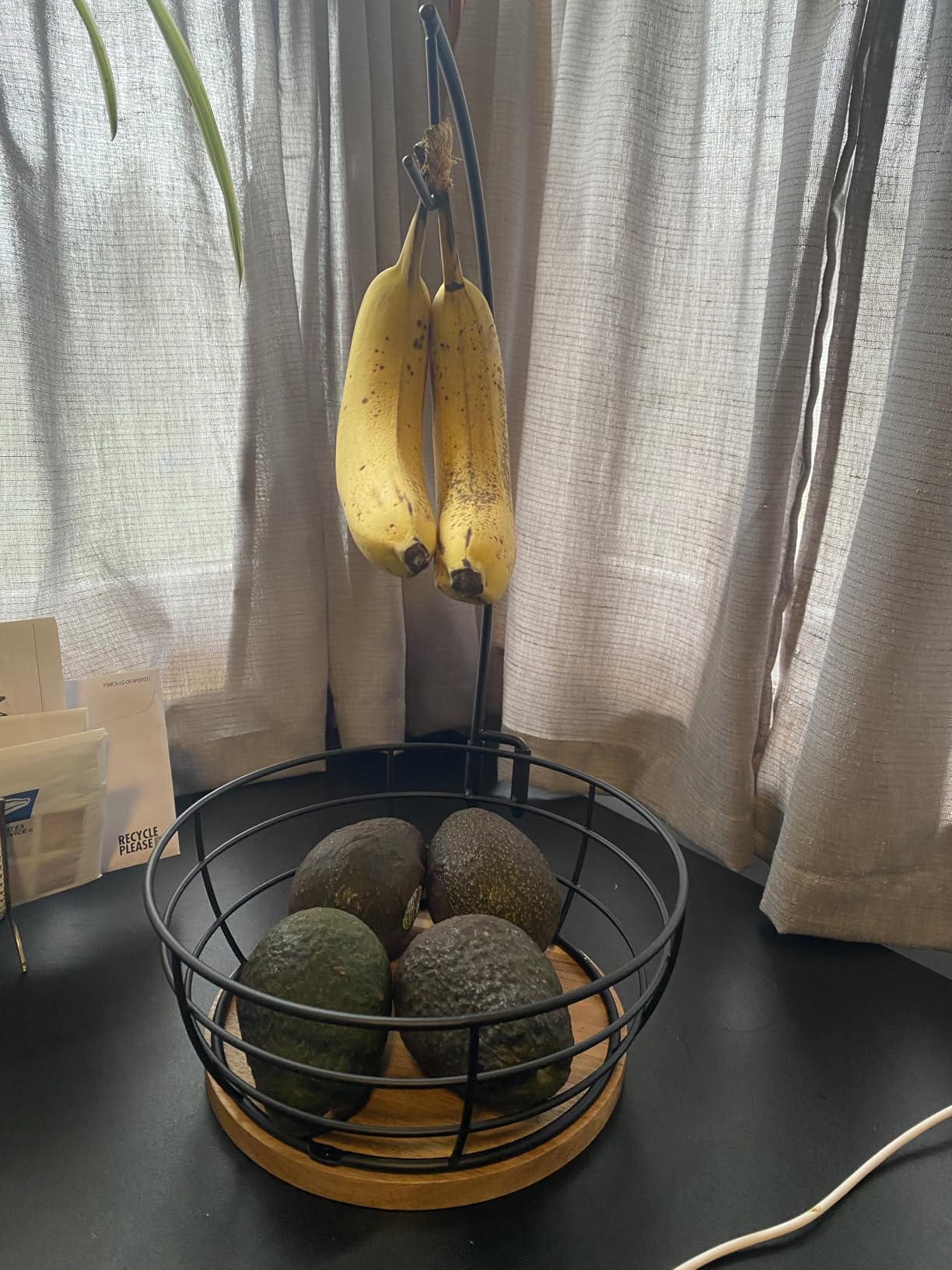 Livabber Countertop Fruit Basket Bowl with Banana Hanger, Modern Standing Fruit Vegetable Bowl Storage, with Banana Tree Holder for Kitchen Dinning Table (Round Wood, Black) customer photo 2