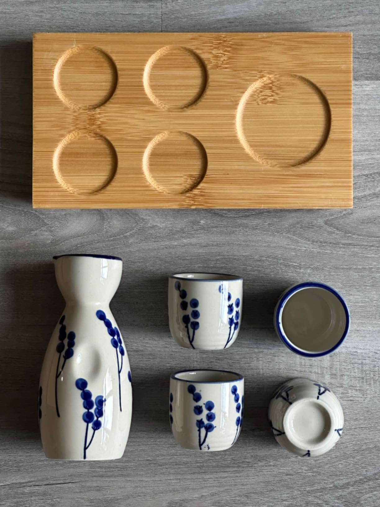 Ceramic Sake Set, 5pcs Japanese Saki Set with 1 Sake Carafe 4 Sake Cups, Saki Cup Set as Gift for Sake Japanese Wine/Hanzo Sake/Soju/Sake Drink/Saki Drink/Tea (Pompon) customer photo 1