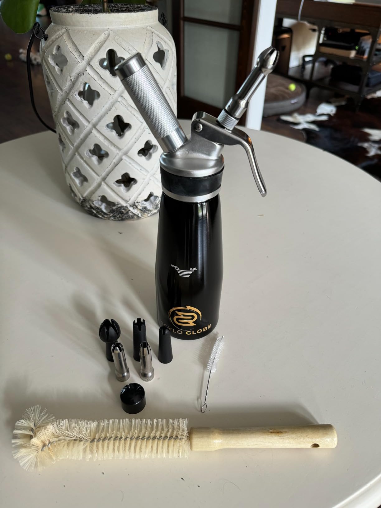 Professional Whipped Cream Dispenser - 500 ml Whipped Cream Maker With Silicone Grip - Heavy Duty Homemade Whipped Cream Dispenser - Whip Cream Canister With 6 Decorating Tips & 2 Cleaning Brushes customer photo 2